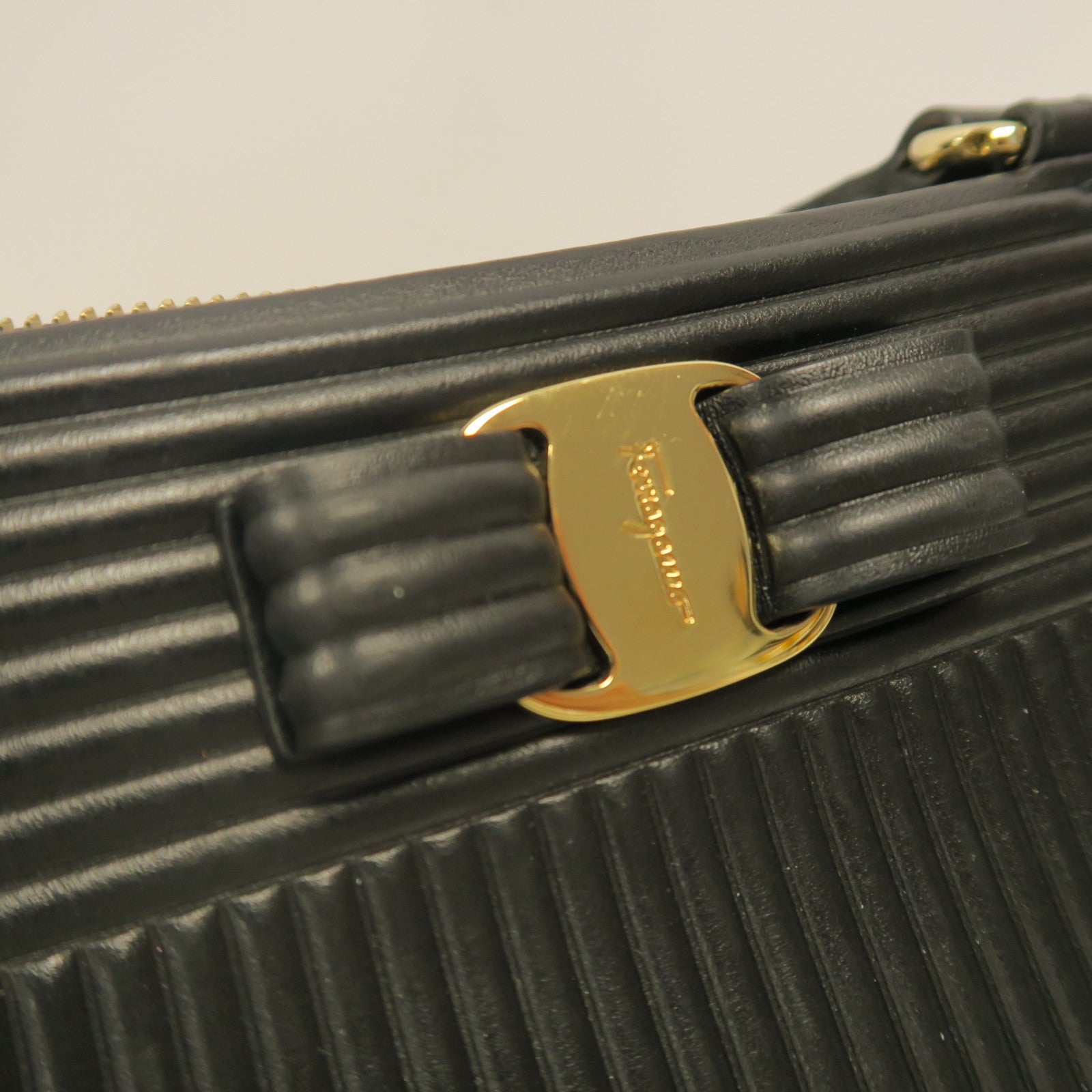 Salvatore Ferragamo 【激減優惠】牛皮皮革Shoulder Bag金扣手挽肩背兩用袋黑色