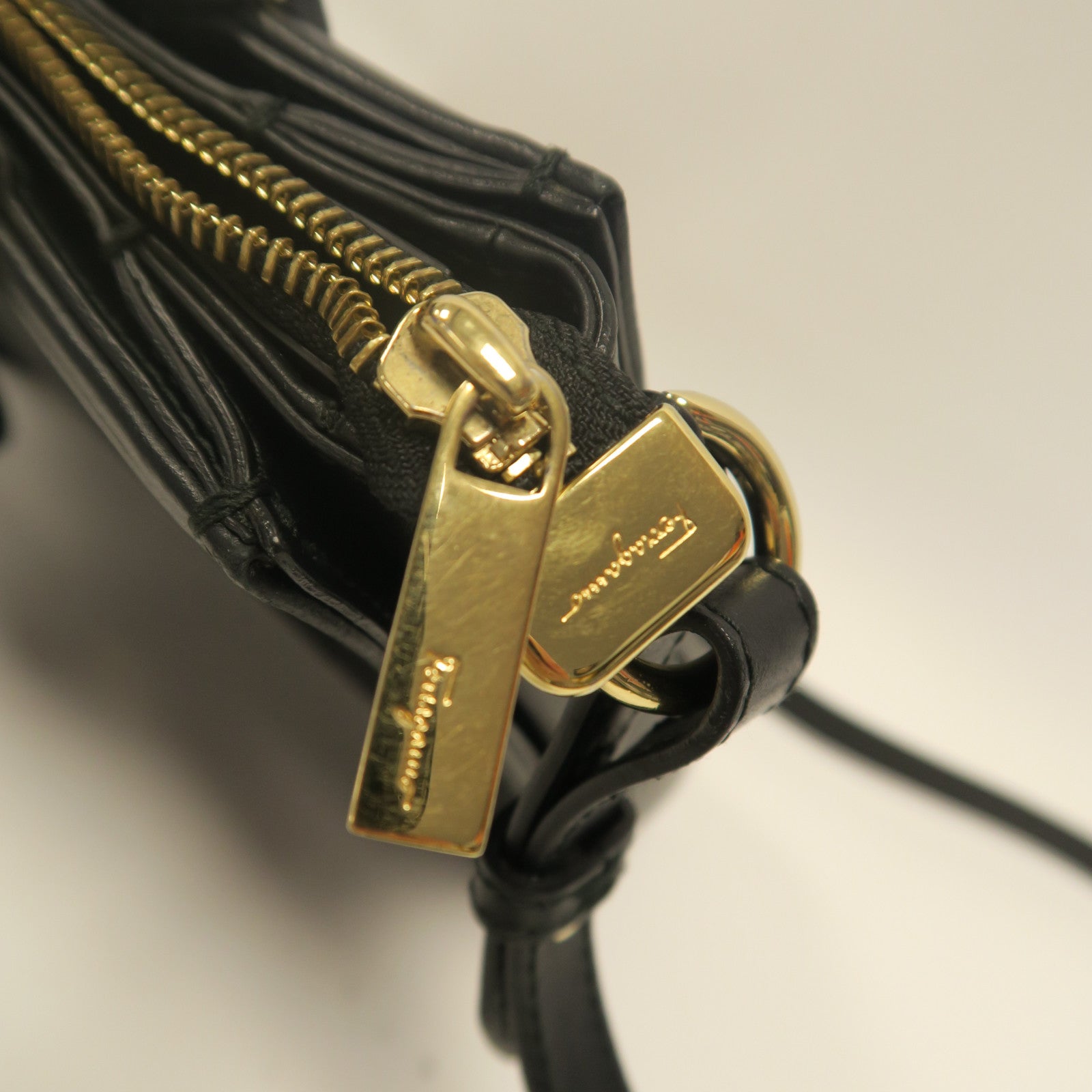 Salvatore Ferragamo 【激減優惠】牛皮皮革Shoulder Bag金扣手挽肩背兩用袋黑色