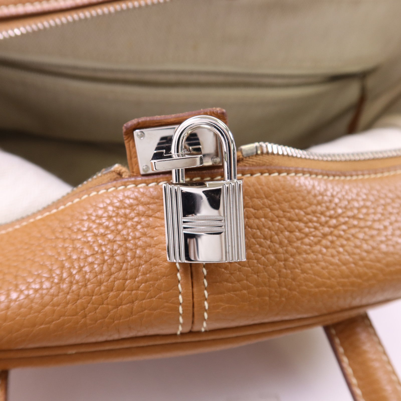 HERMES Clemence皮革Victoria銀扣手挽袋Gold