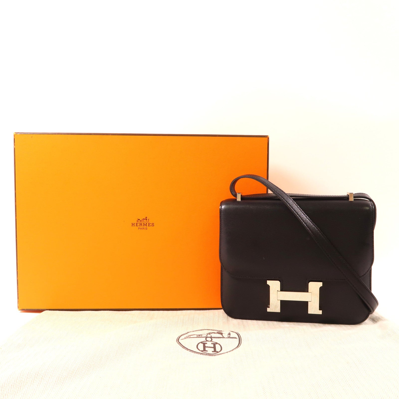 HERMES Evercalf皮革Constance Mini銀扣肩背袋Noir黑色