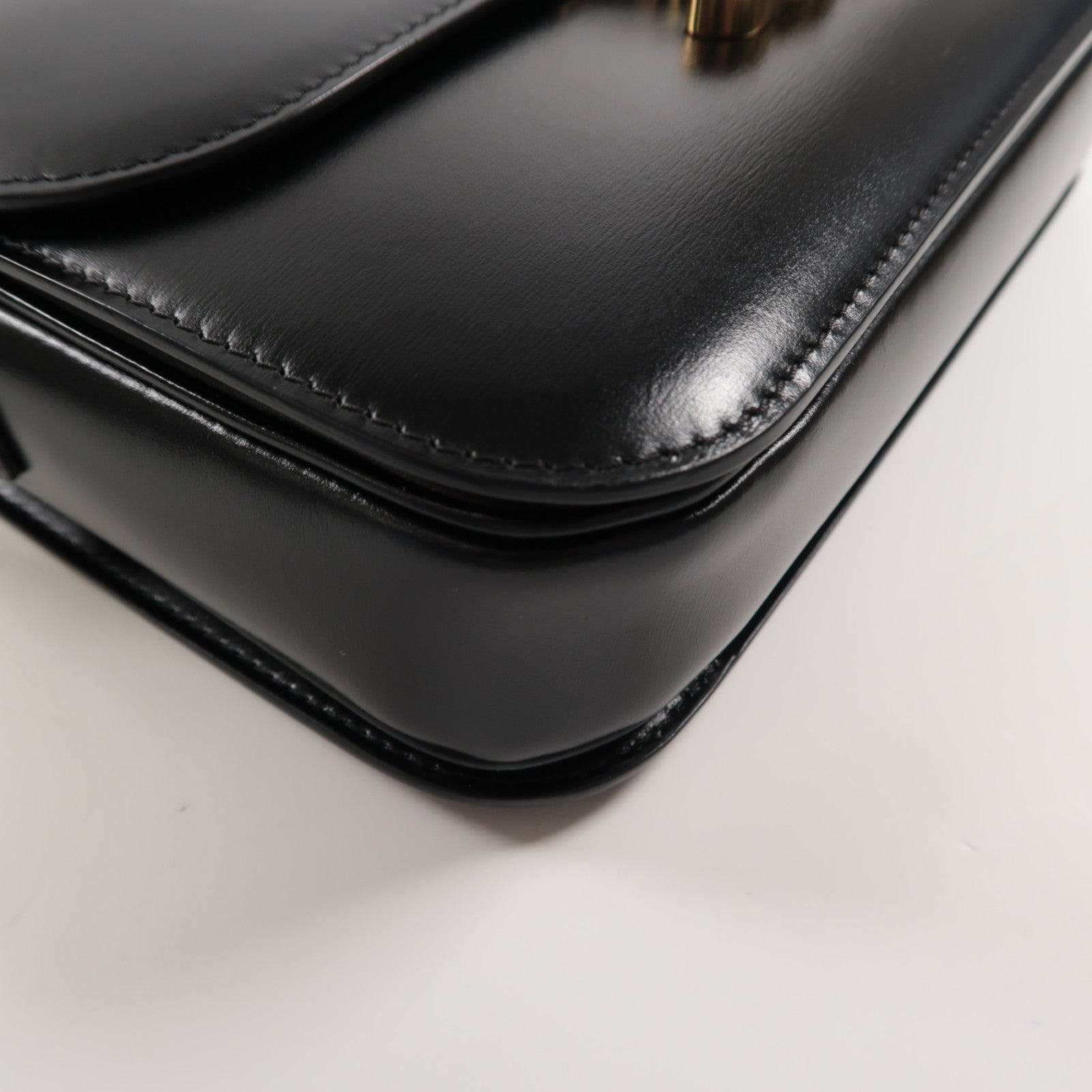 CELINE 牛皮皮革Classique Triomphe金扣肩背袋黑色
