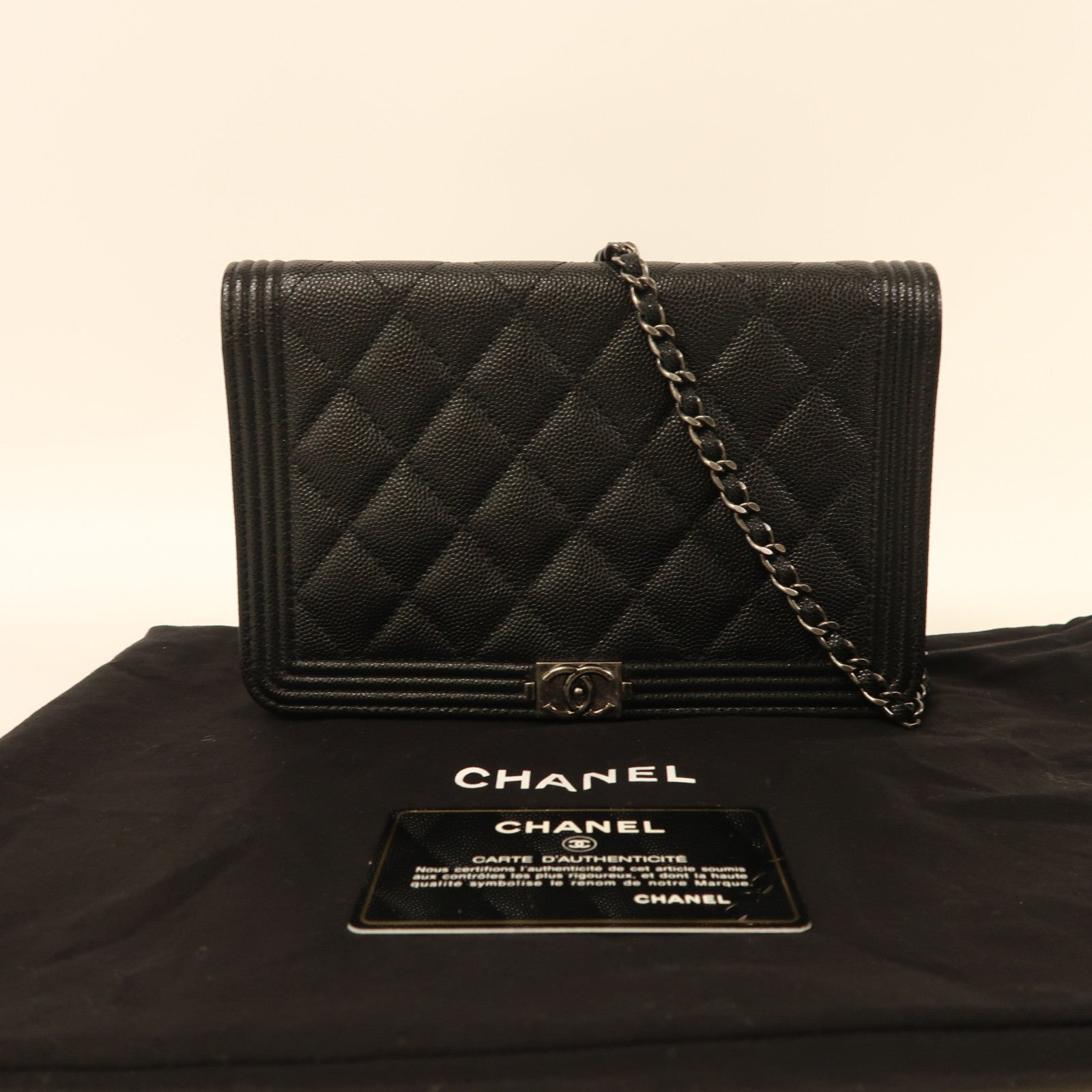 CHANEL 牛皮皮革Boy WOC Wallet On Chain銀扣鏈帶肩背袋黑色