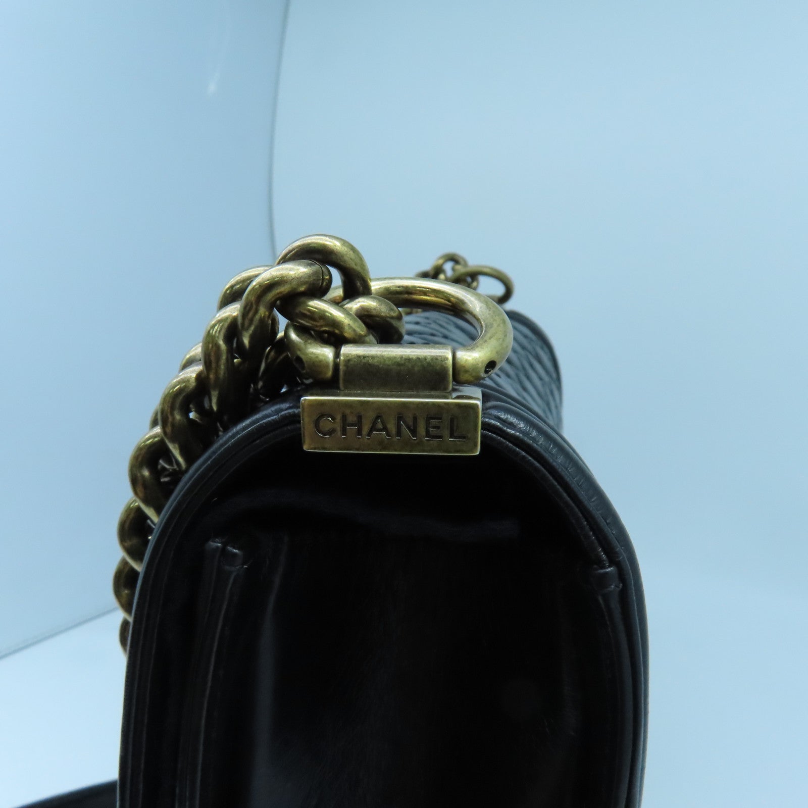 CHANEL 【清倉大減價】菱格牛皮皮革Boy 28cm金扣鏈帶肩背袋黑色