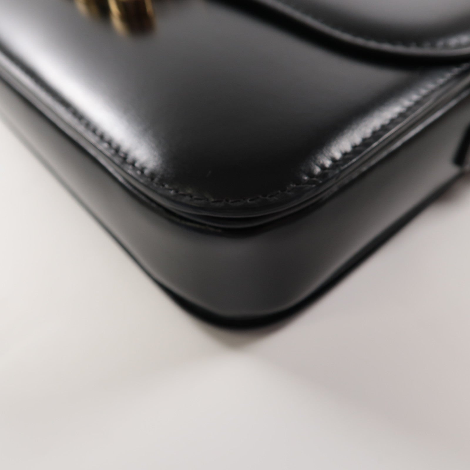 CELINE 牛皮皮革Classique Triomphe金扣肩背袋黑色