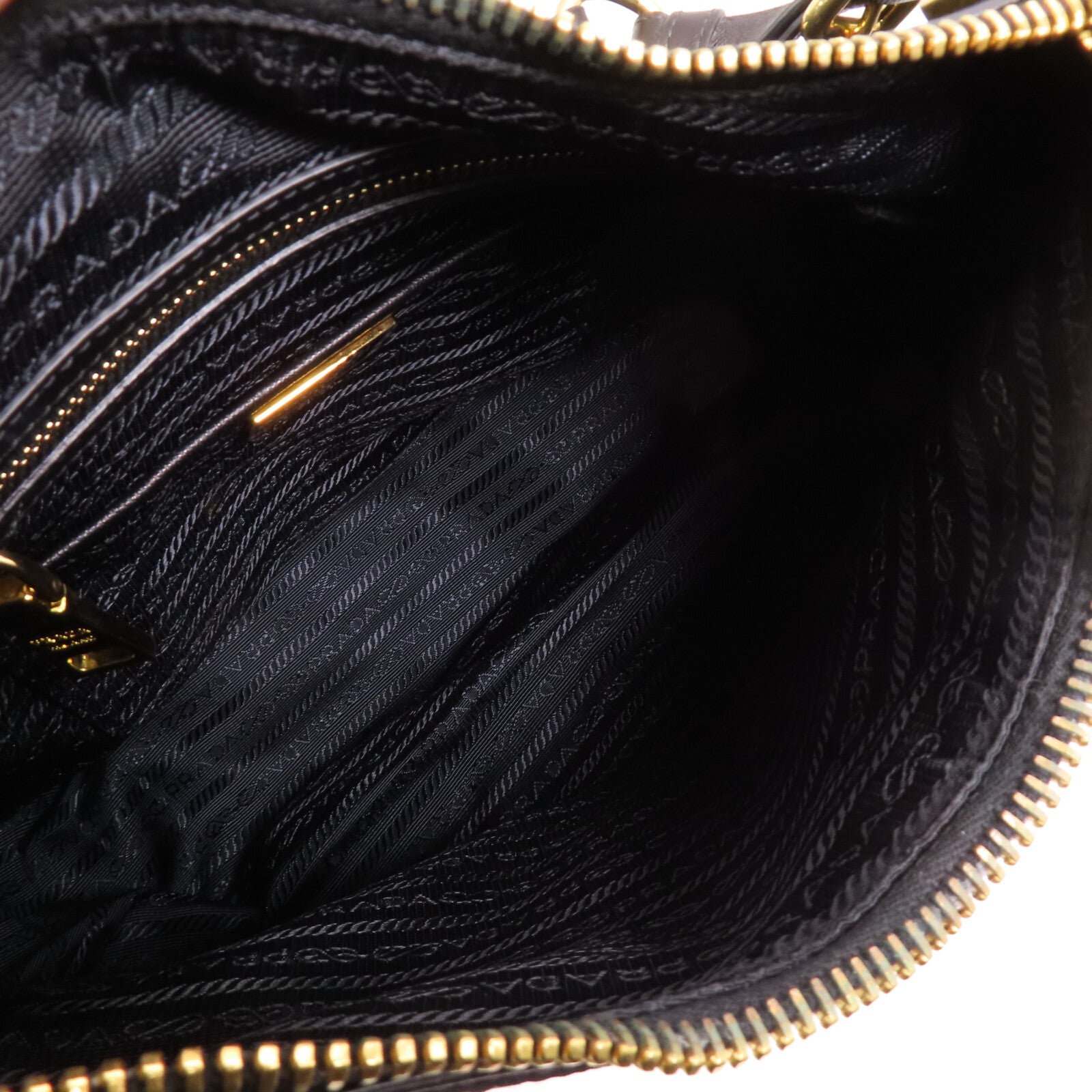 PRADA 尼龍/Saffiano皮革Hobo Bag金扣肩背袋