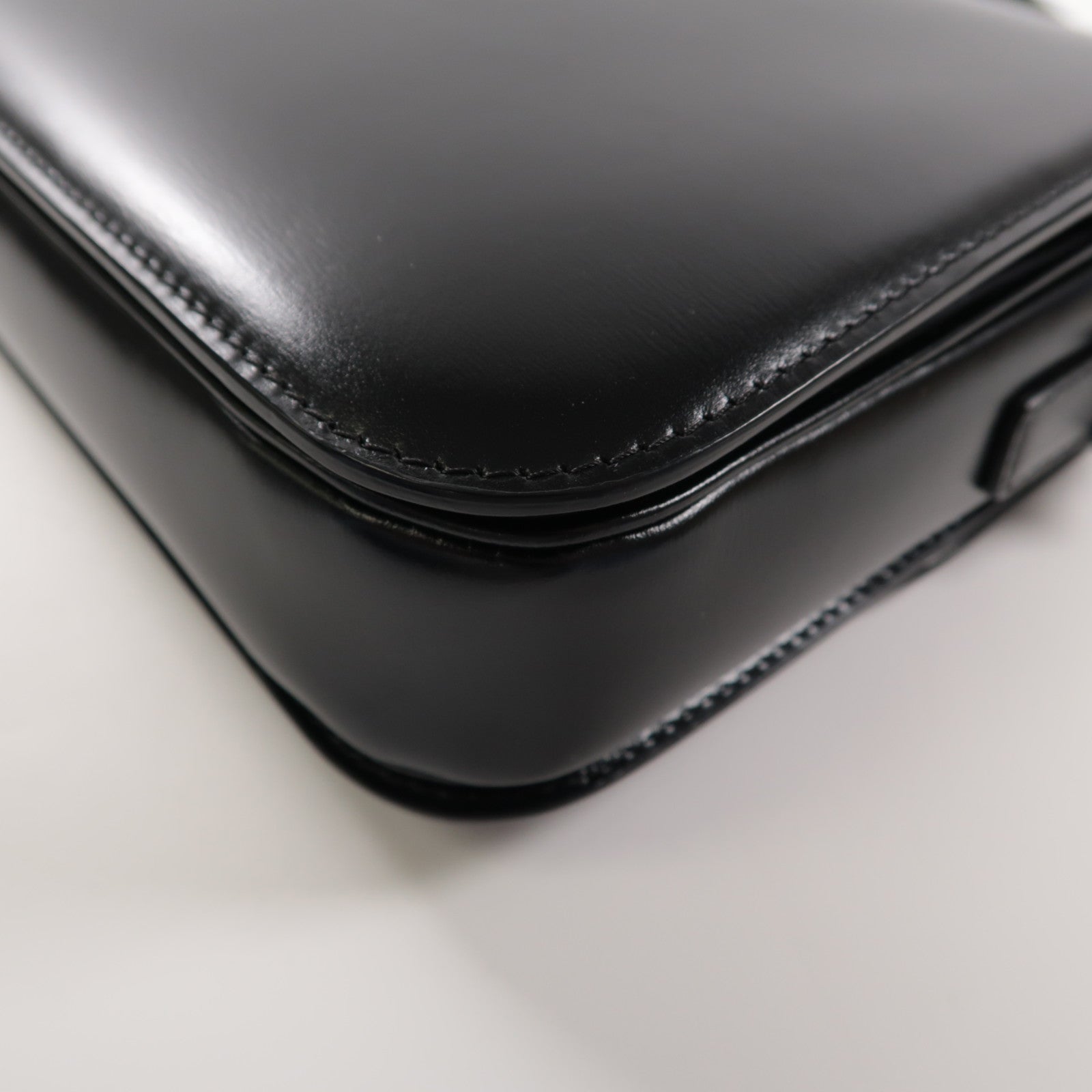CELINE 牛皮皮革Classique Triomphe金扣肩背袋黑色