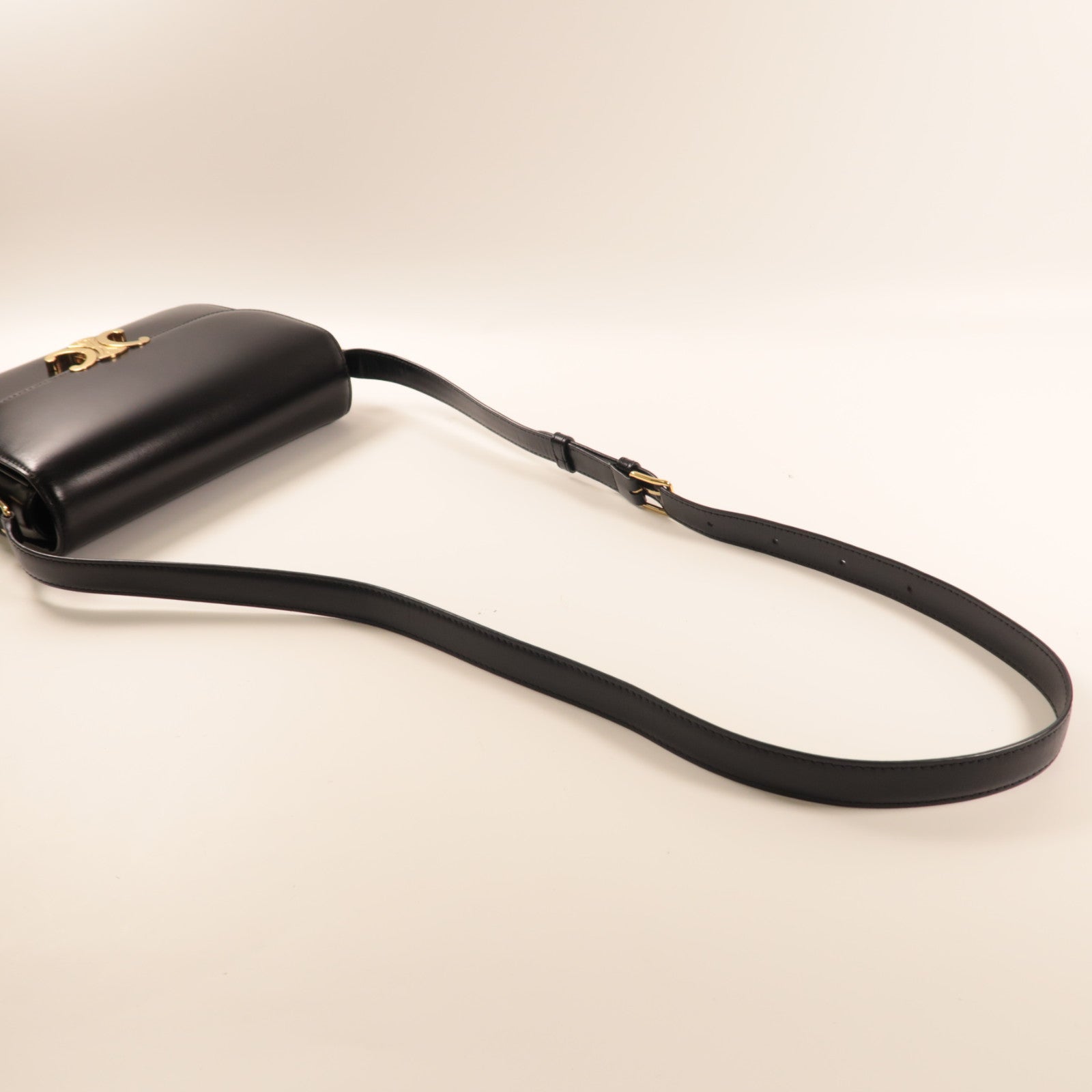 CELINE 牛皮皮革Classique Triomphe金扣肩背袋黑色