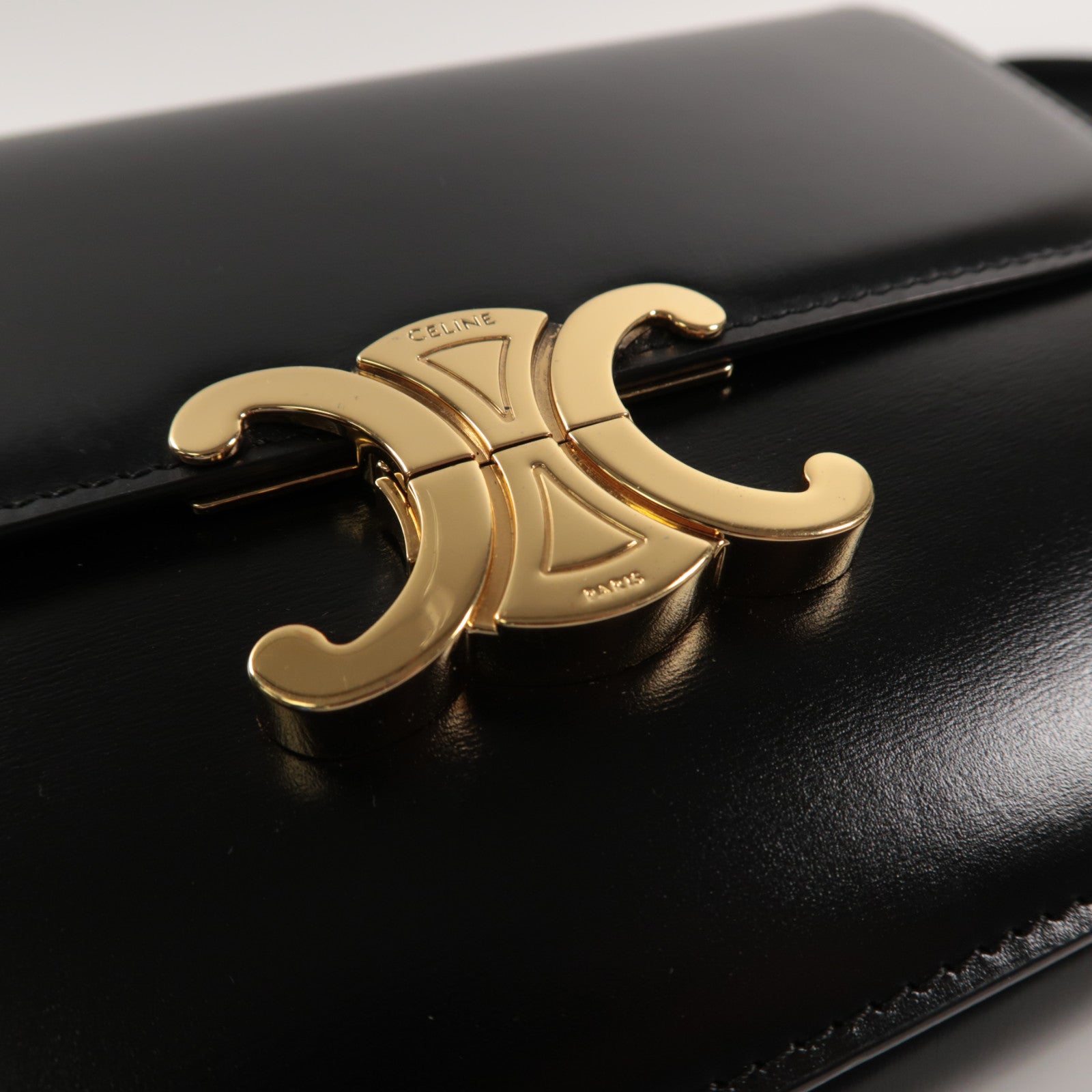 CELINE 牛皮皮革Classique Triomphe金扣肩背袋黑色