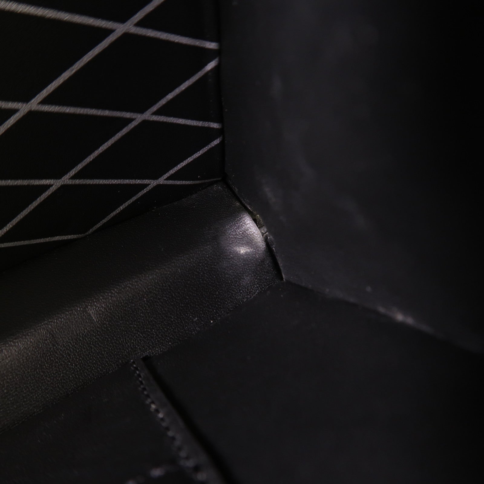 LOUIS VUITTON Epi Chain Flower Petite Malle銀扣肩背袋