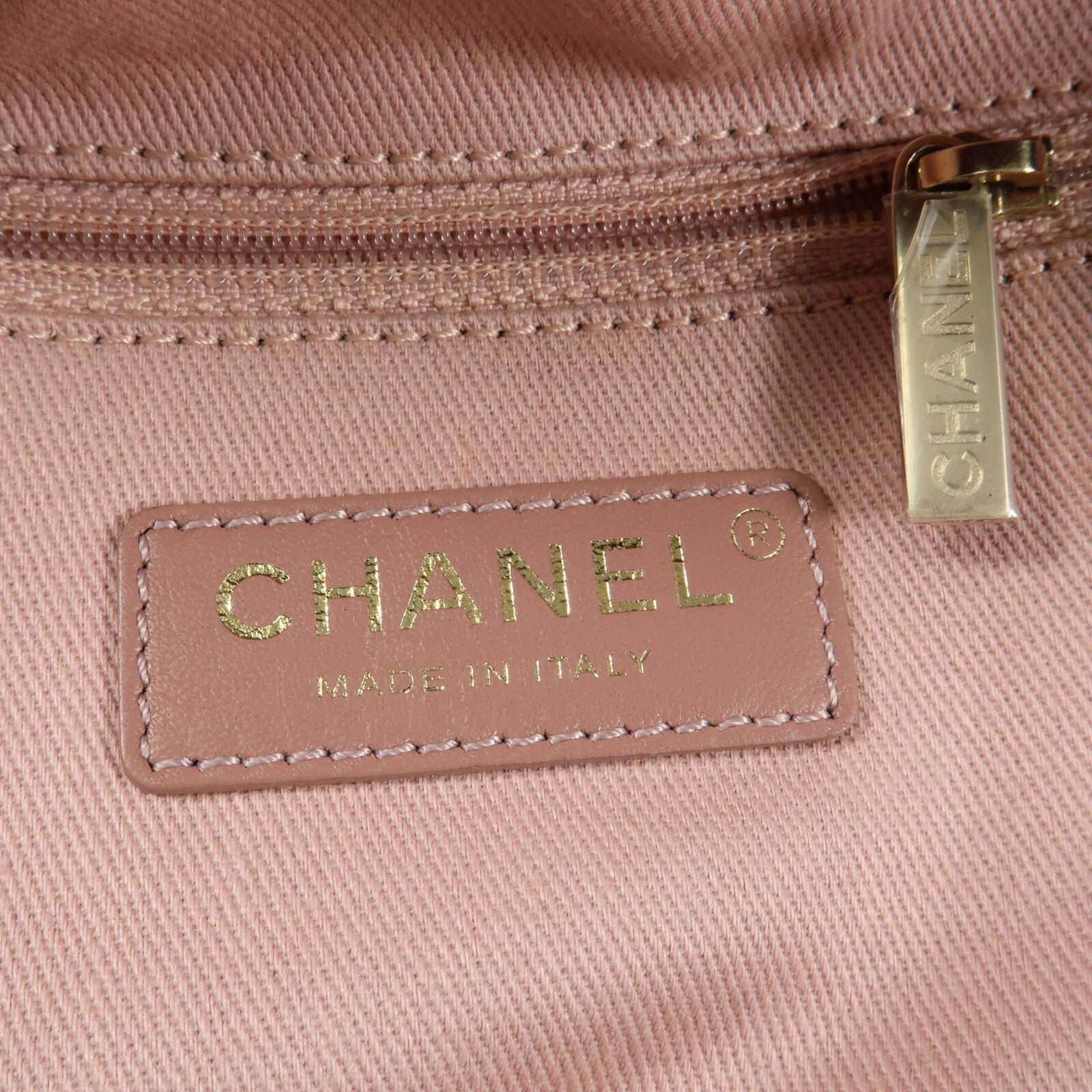 CHANEL 牛皮皮革BackPac金扣鏈帶背包