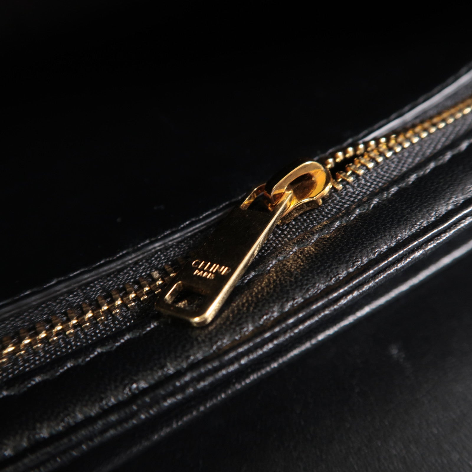 CELINE 牛皮皮革Classique Triomphe金扣肩背袋黑色