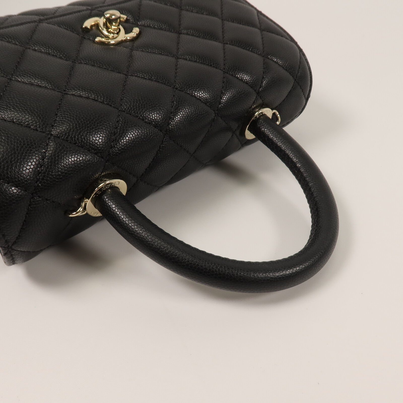 CHANEL 牛皮皮革Coco Handle Medium鏈帶手挽肩背兩用袋