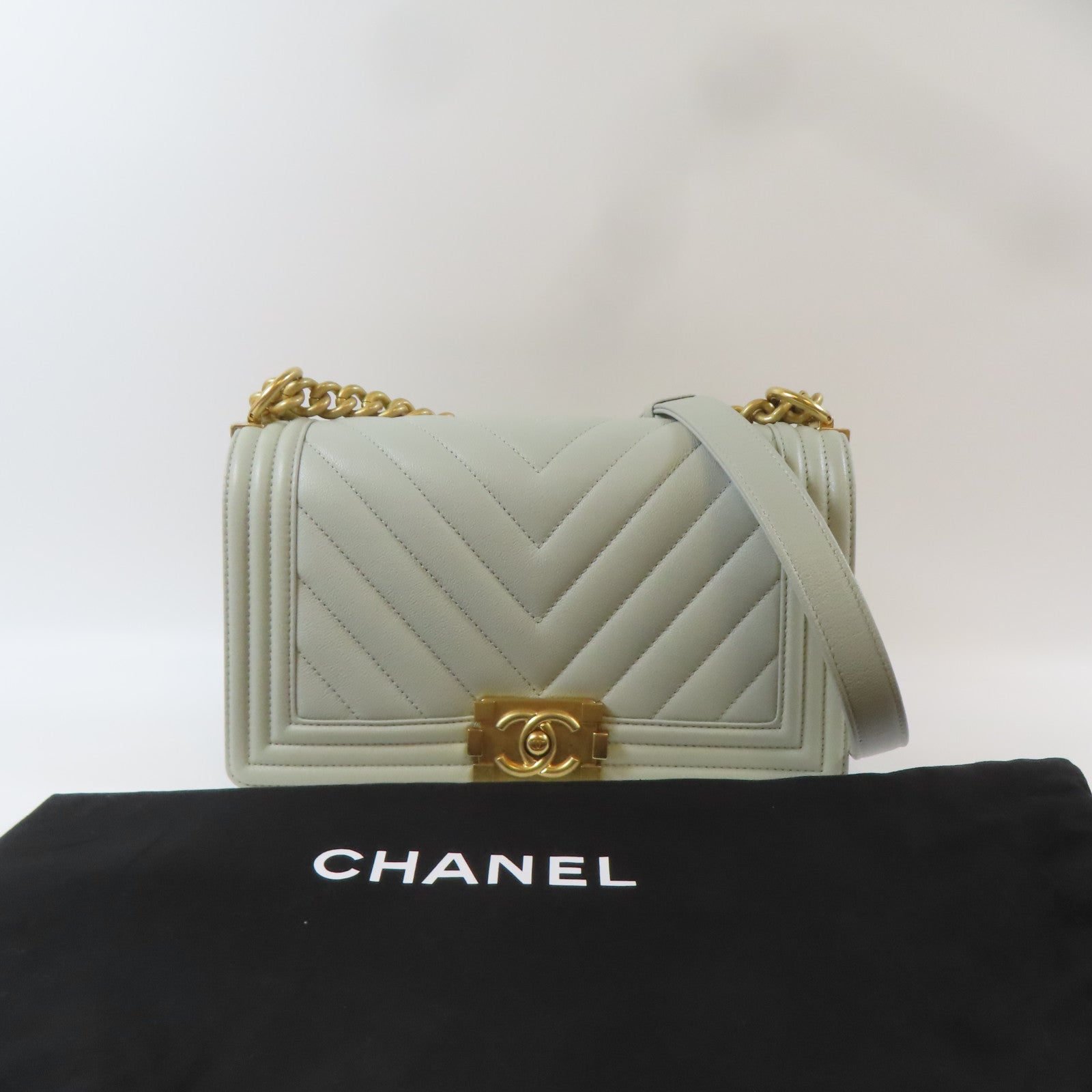 CHANEL 【激減優惠】斜紋Caviar皮革Boy金扣肩背袋灰色