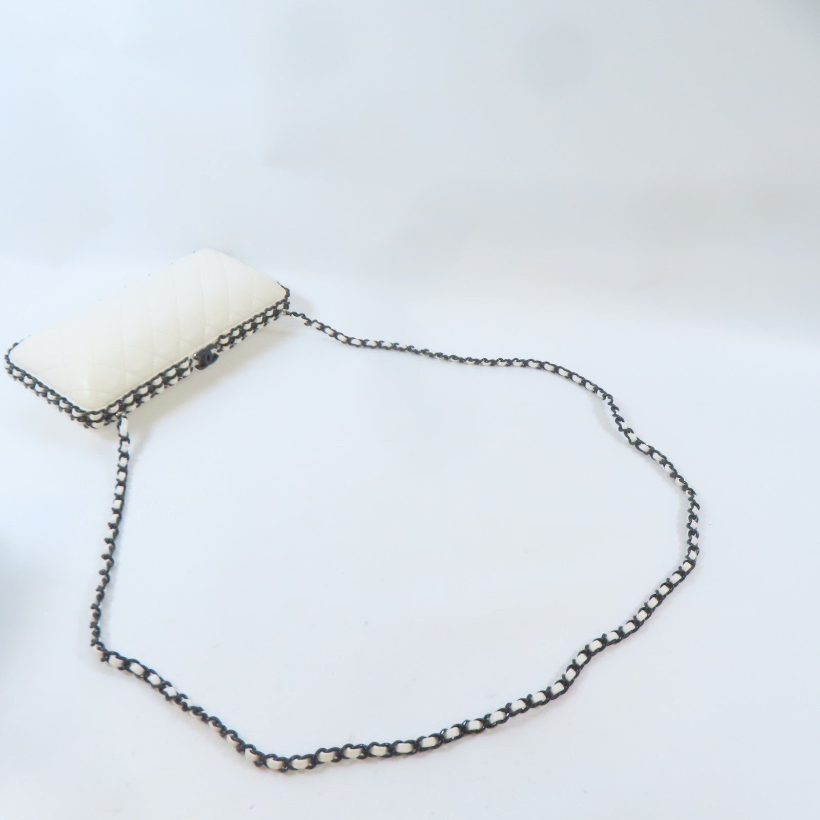 CHANEL 【激減優惠】菱格羊皮皮革Pouch Shoulder鏈帶肩背袋白色