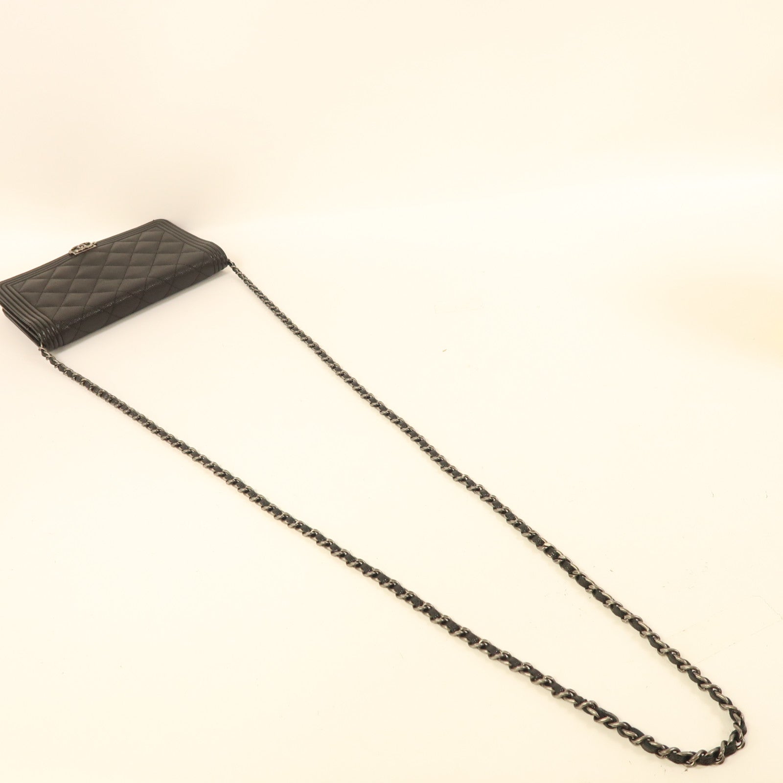 CHANEL 牛皮皮革Boy WOC Wallet On Chain銀扣鏈帶肩背袋黑色