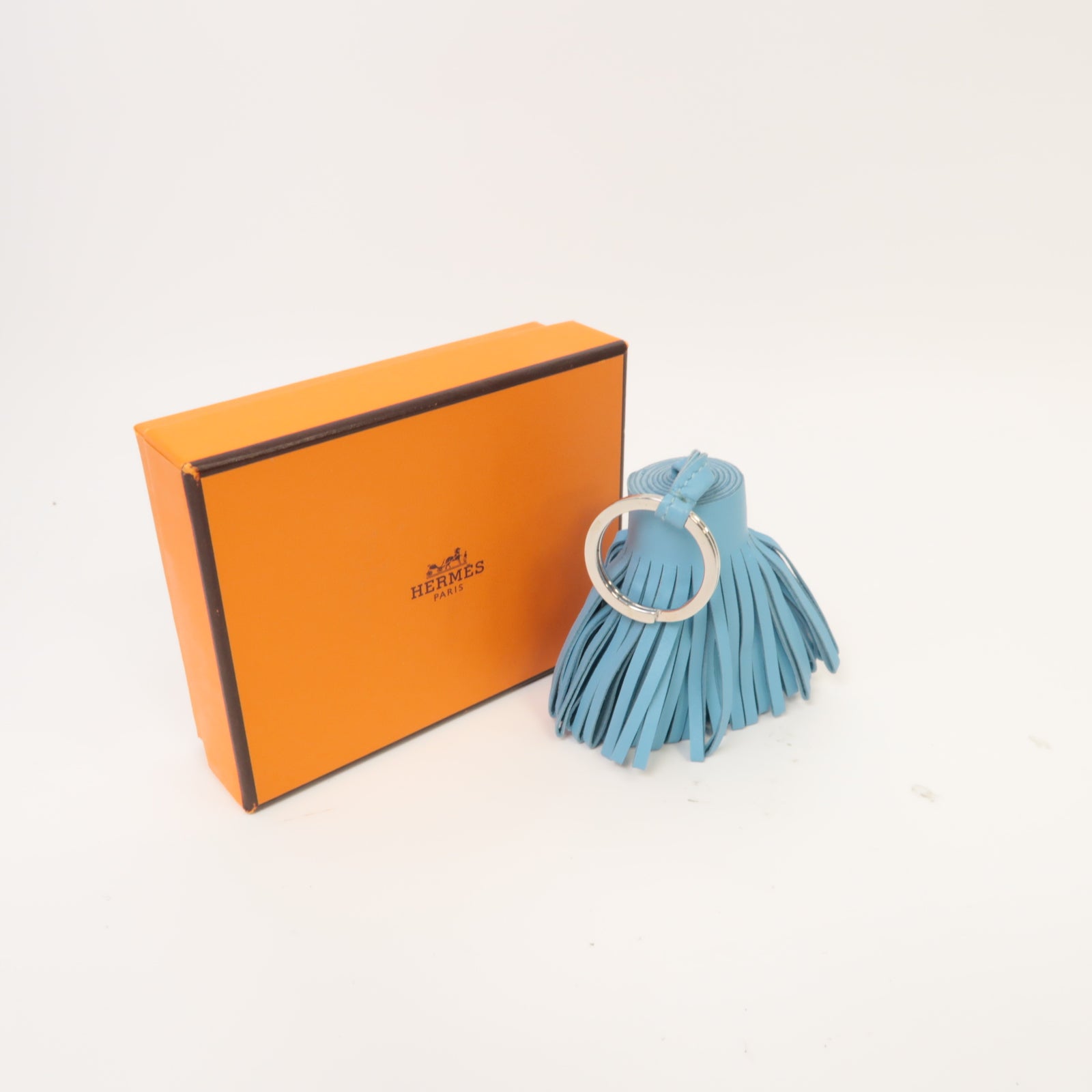 HERMES 【激減優惠】Swift皮革Carmen Charm銀扣掛飾淺藍色