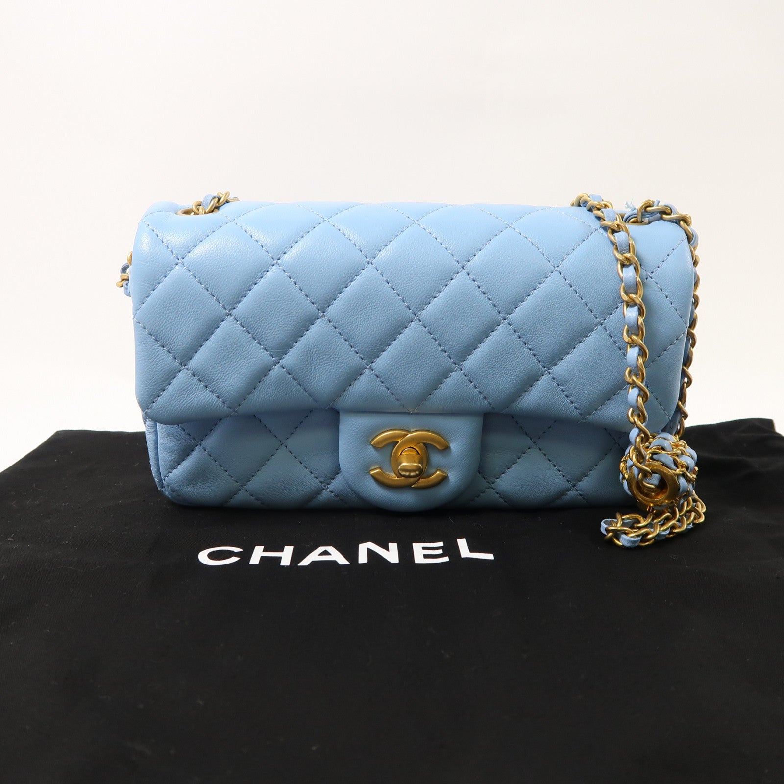 CHANEL 菱格羊皮皮革Chain Shoulder金扣鏈帶肩背袋淺藍色