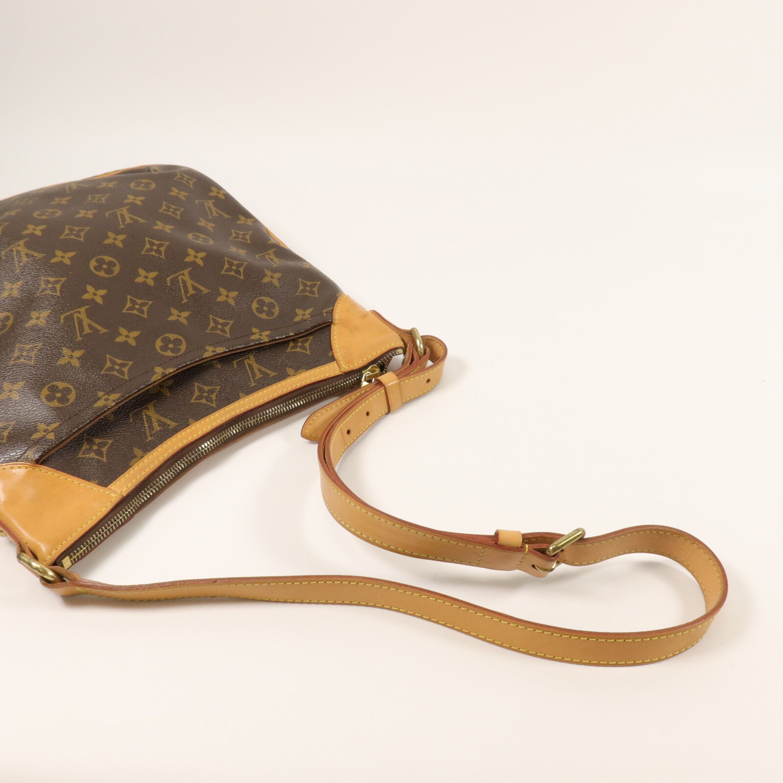 LOUIS VUITTON Monogram Odeon MM肩背袋