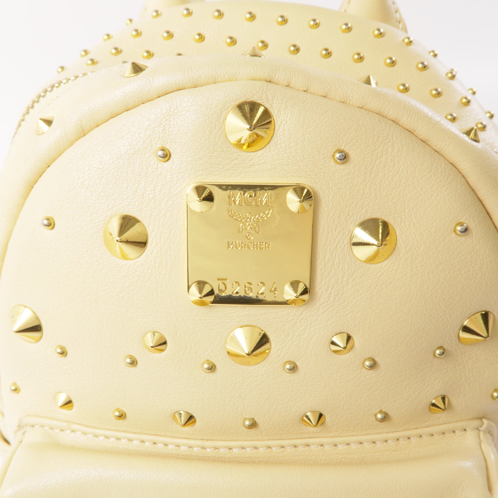 MCM 牛皮皮革Backpack金扣背包米色