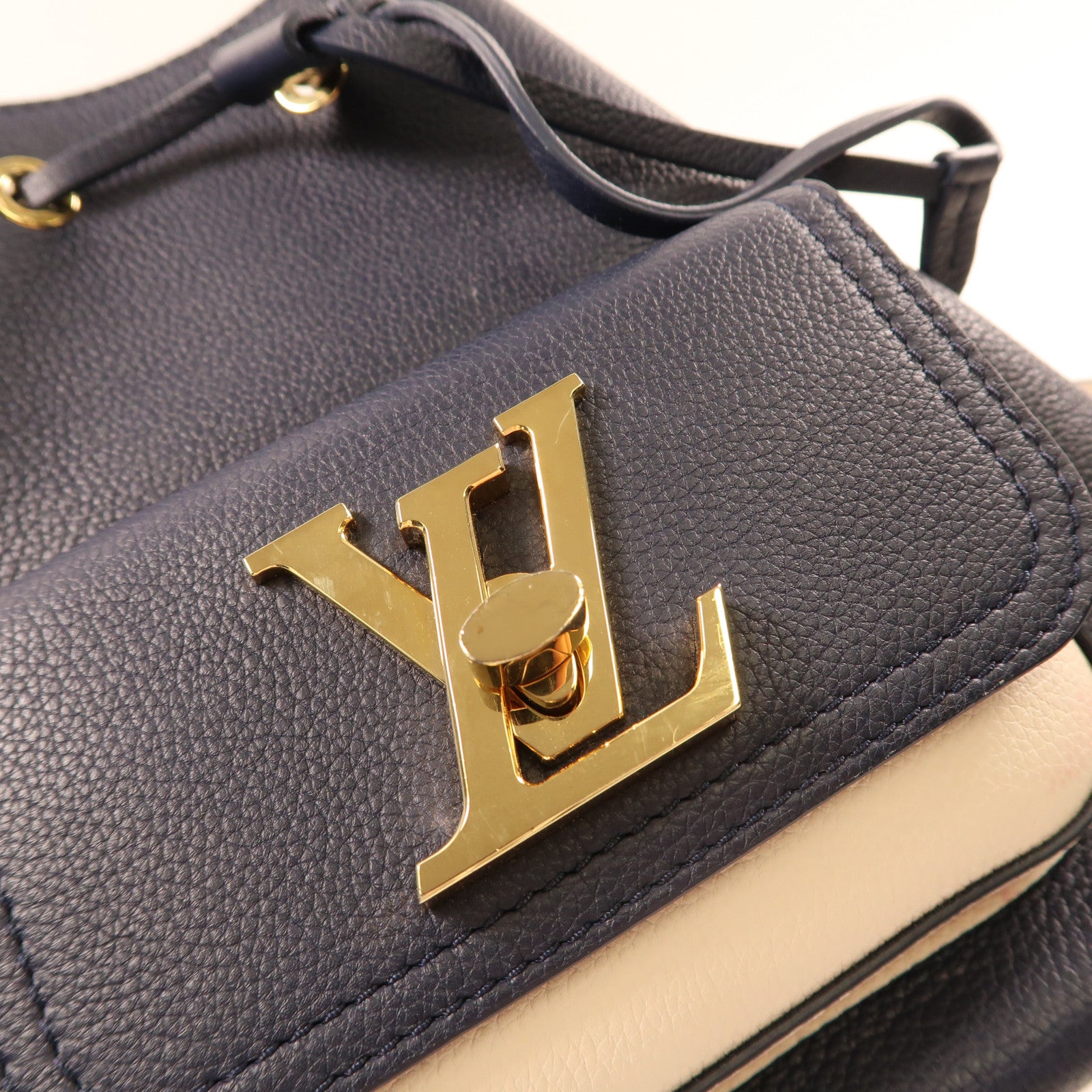 LOUIS VUITTON 牛皮皮革Lock Me金扣手挽肩背兩用袋深藍色/白色