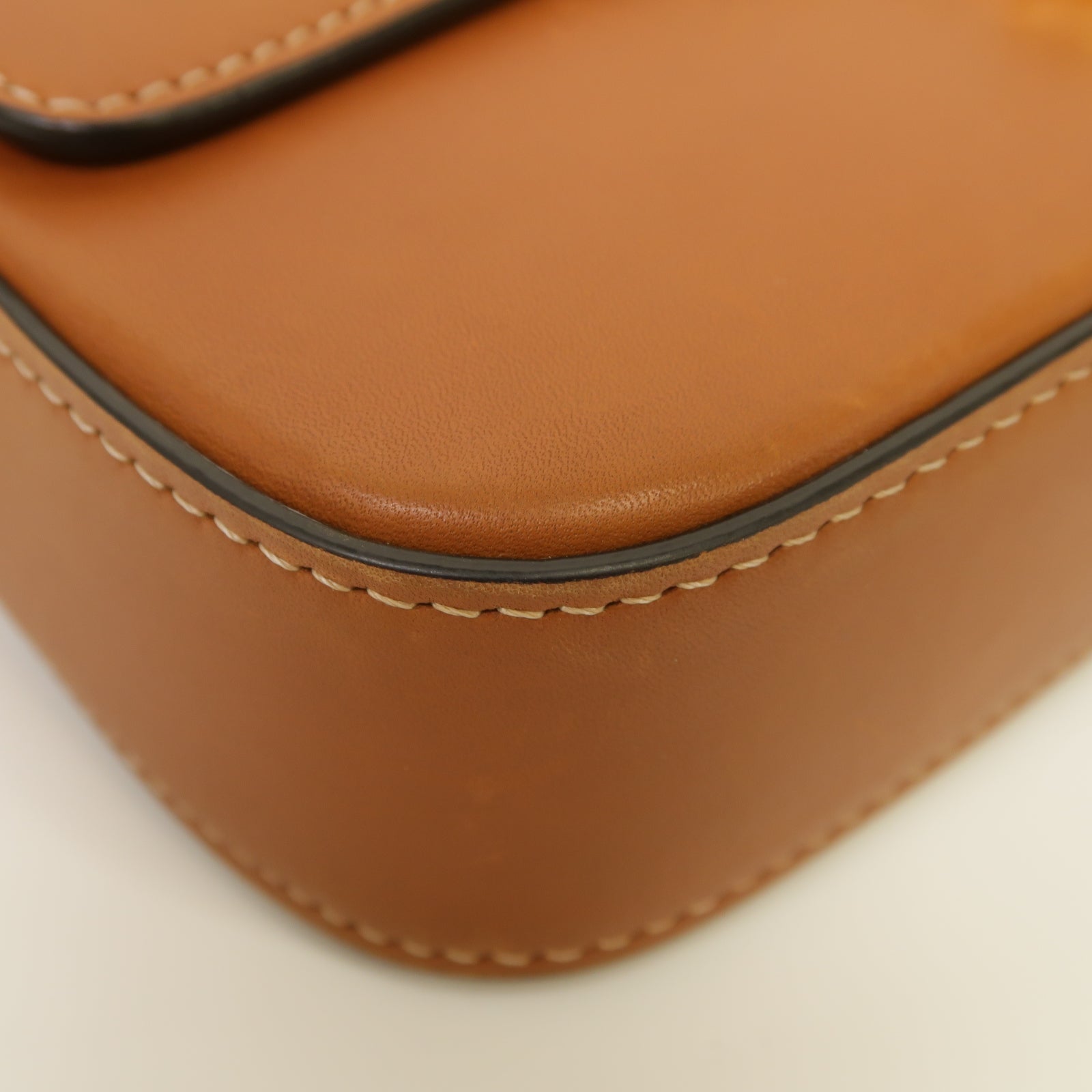 CELINE 牛皮皮革Claude金扣肩背袋棕色