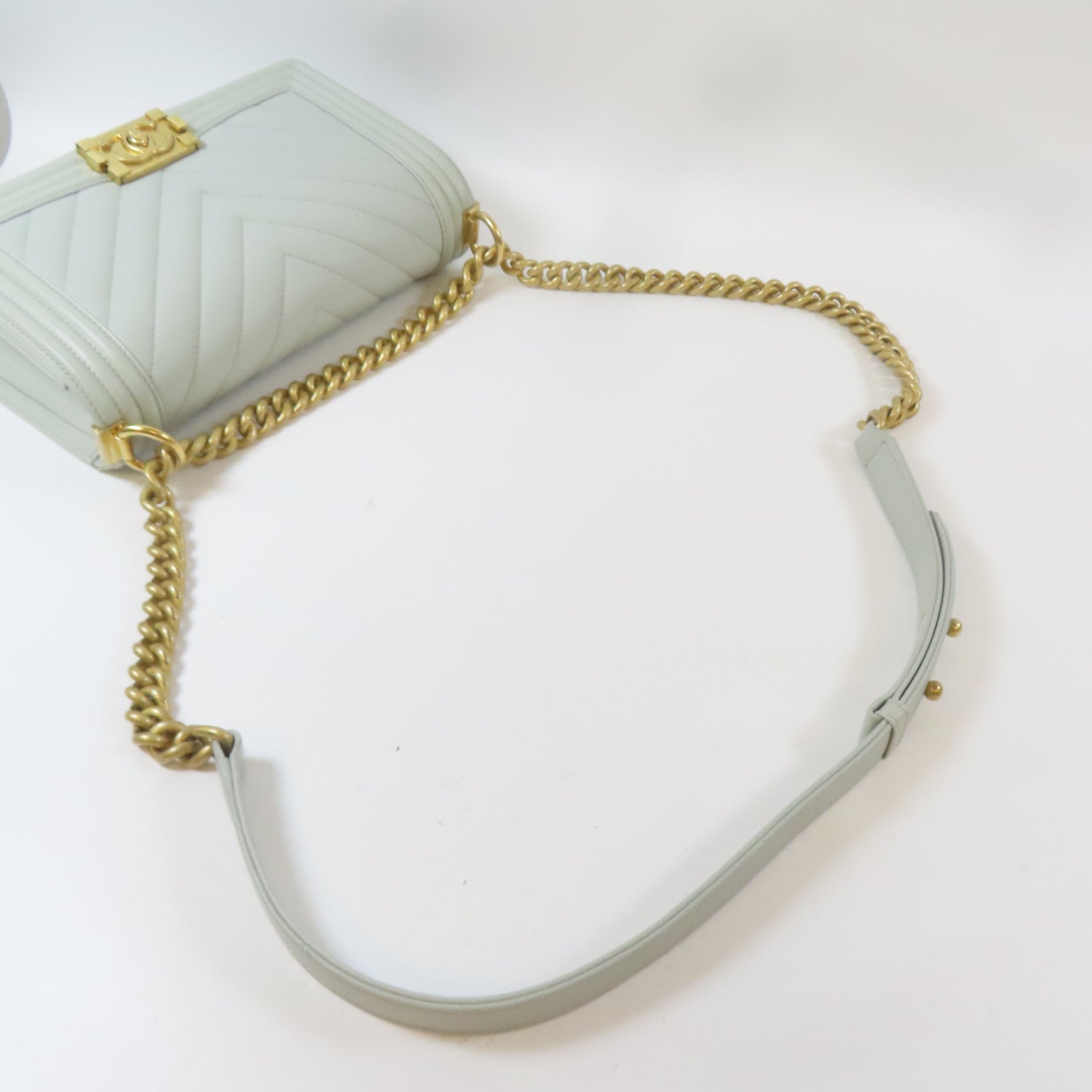 CHANEL 【激減優惠】斜紋Caviar皮革Boy金扣肩背袋灰色