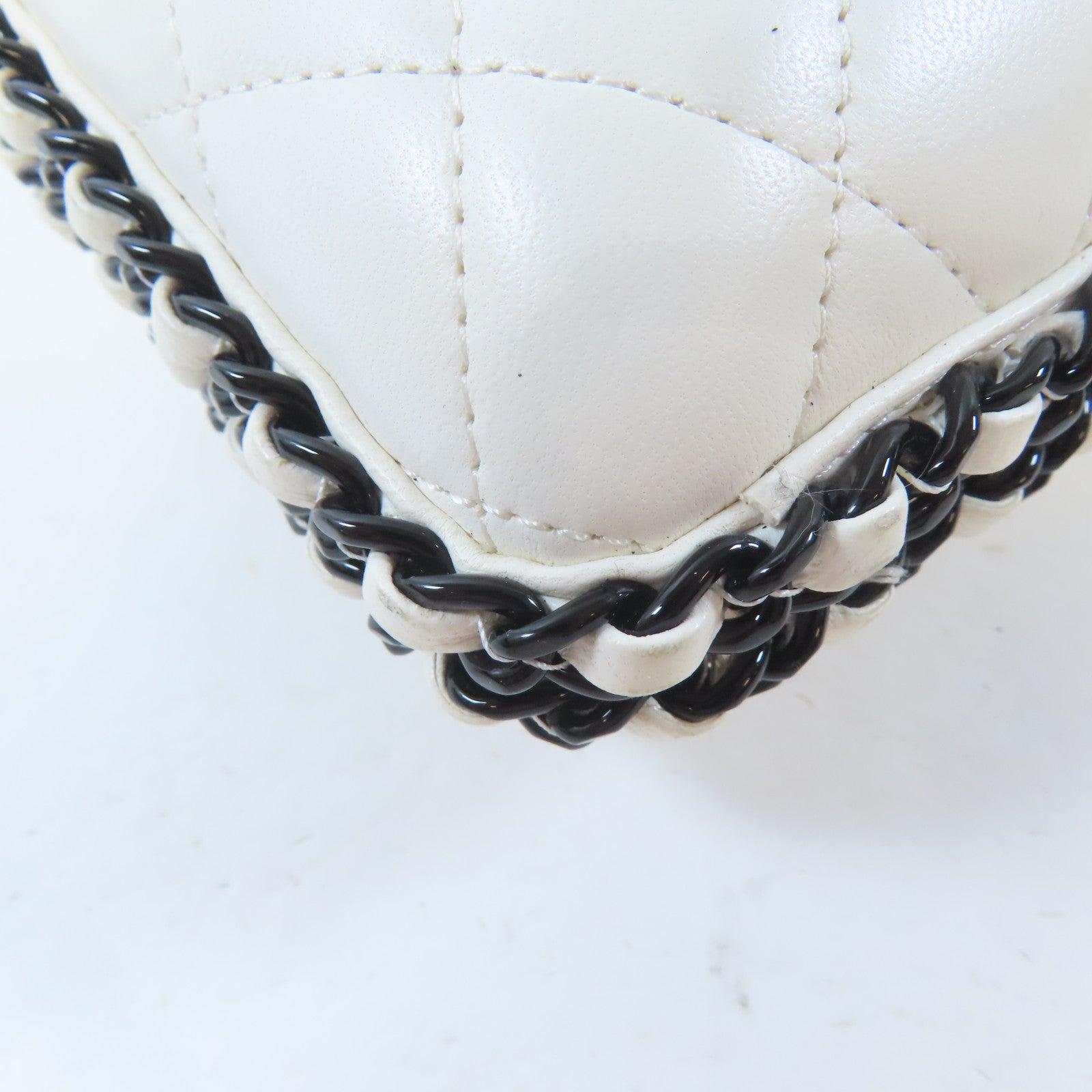CHANEL 【激減優惠】菱格羊皮皮革Pouch Shoulder鏈帶肩背袋白色