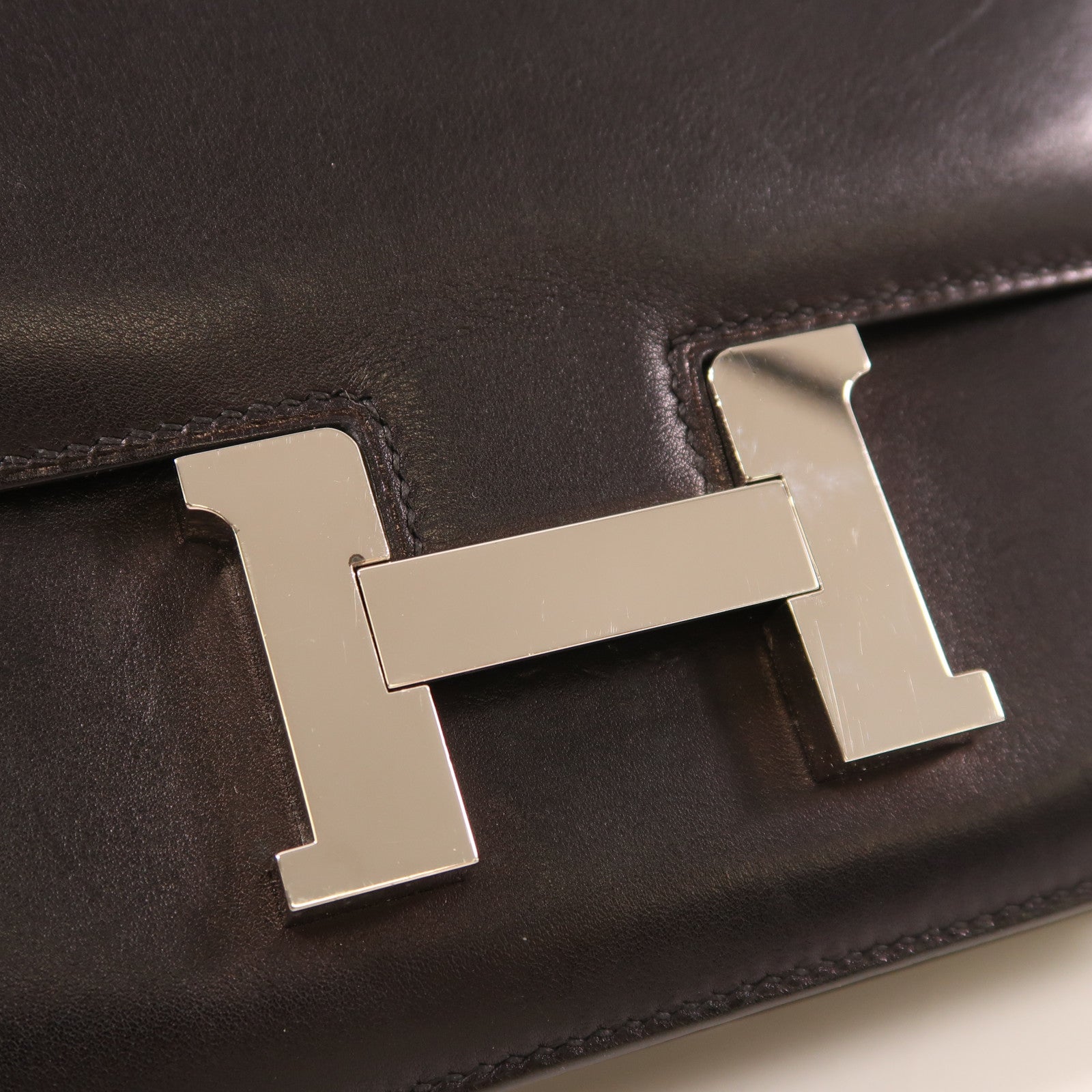 HERMES Evercalf皮革Constance Mini銀扣肩背袋Noir黑色