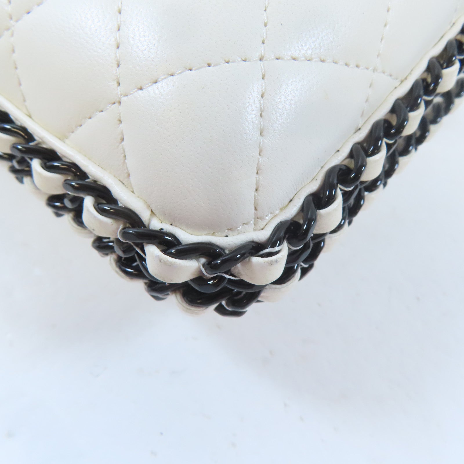 CHANEL 【激減優惠】菱格羊皮皮革Pouch Shoulder鏈帶肩背袋白色