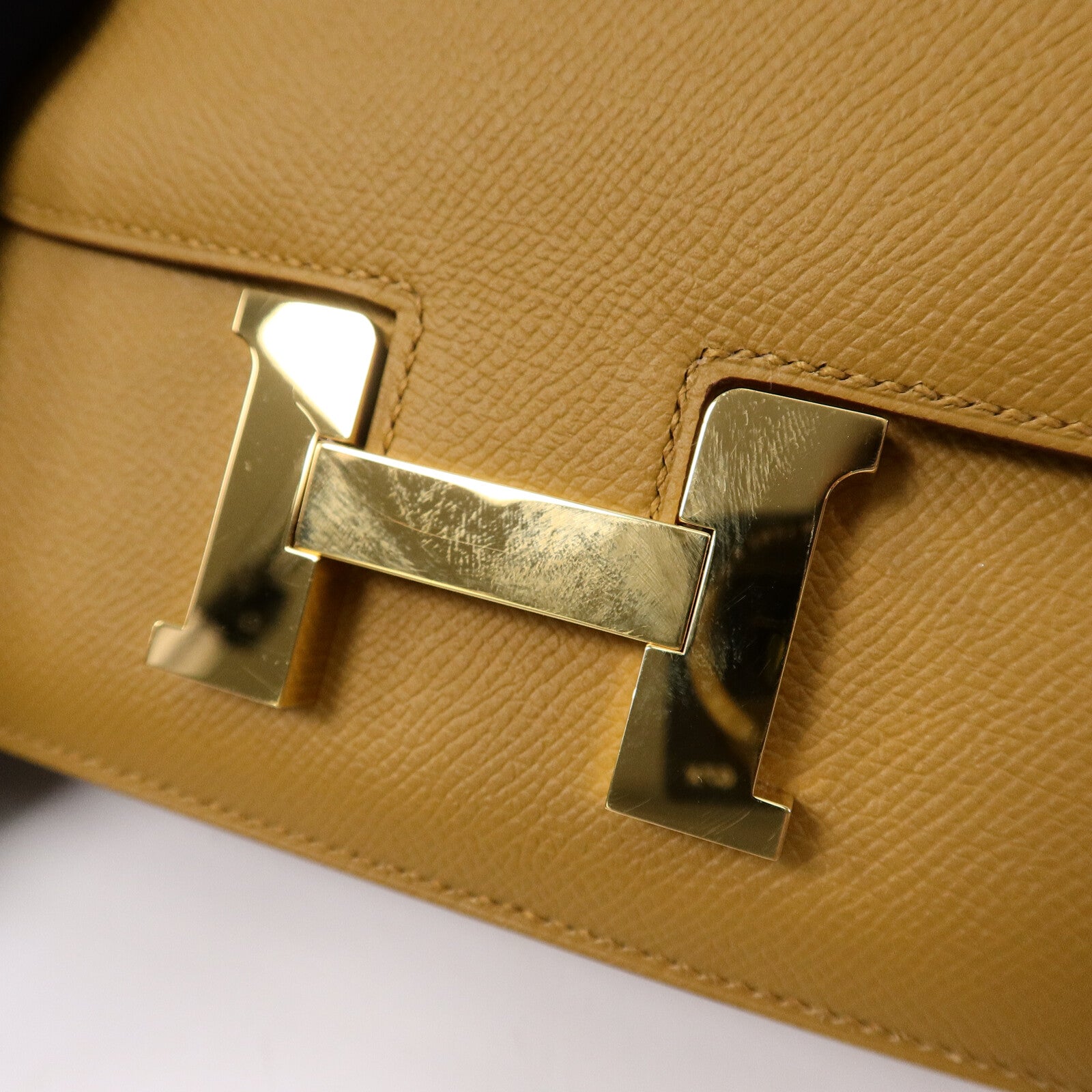 HERMES Epsom皮革Mini Constance肩背袋Sesame
