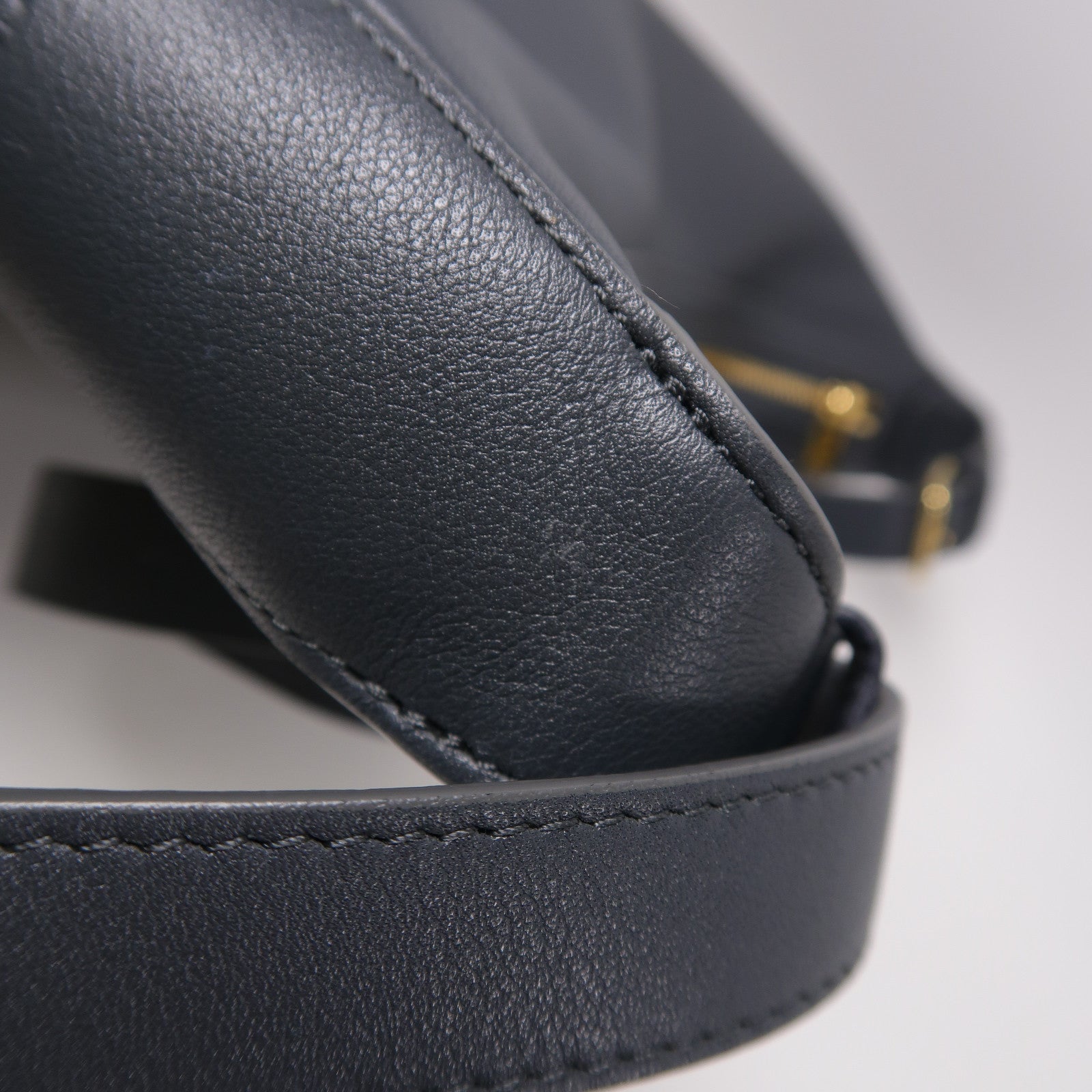 CELINE 牛皮皮革Heloise Bag金扣手挽袋灰色