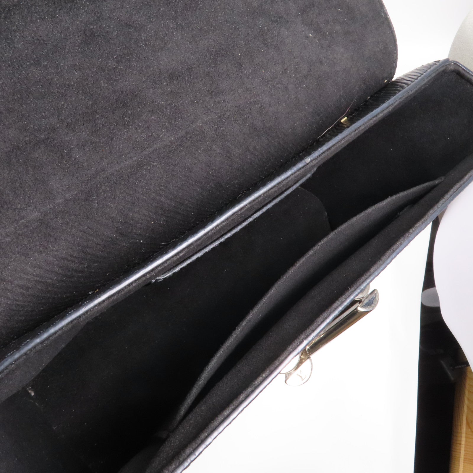 LOUIS VUITTON Epi Twist MM銀扣肩背袋