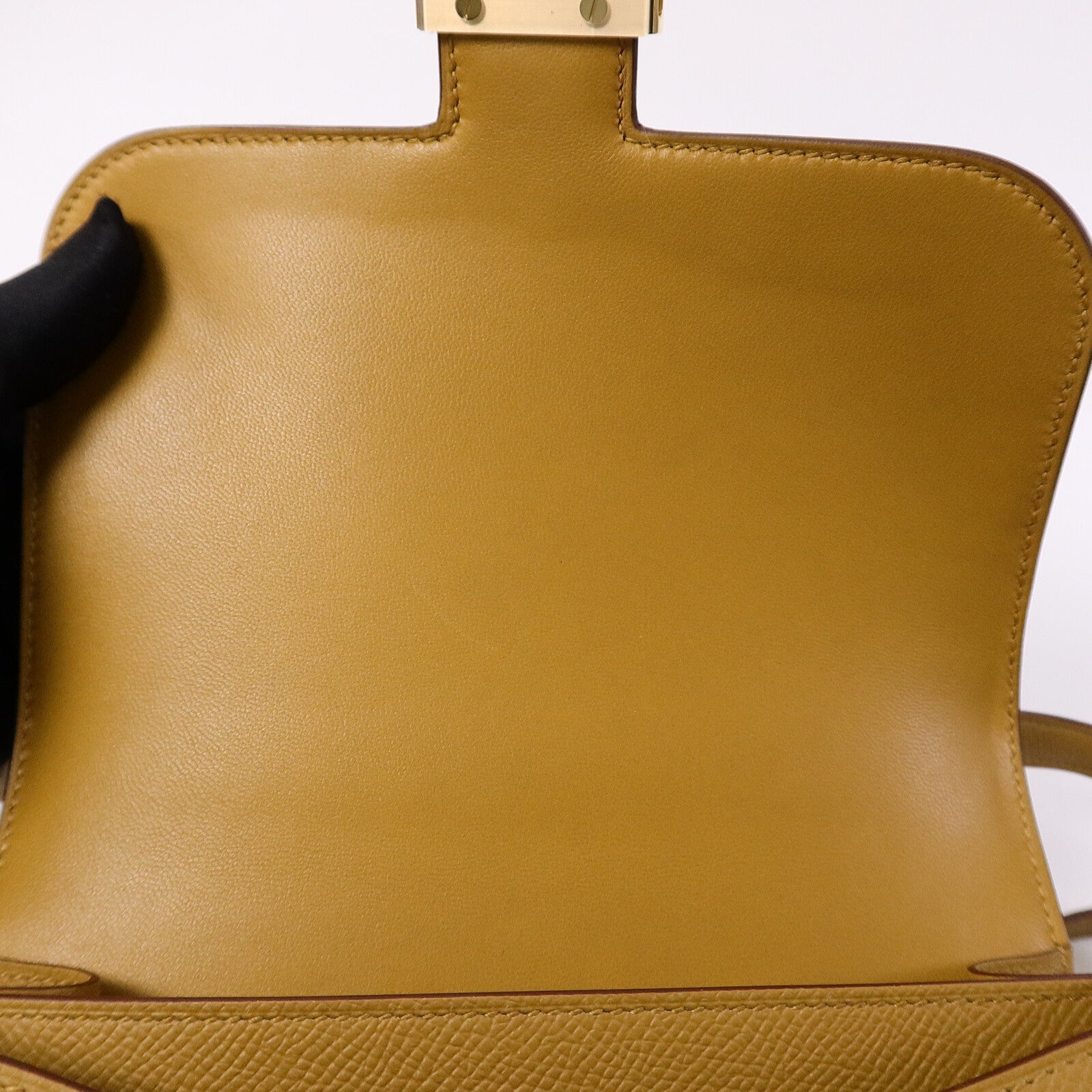 HERMES Epsom皮革Mini Constance肩背袋Sesame