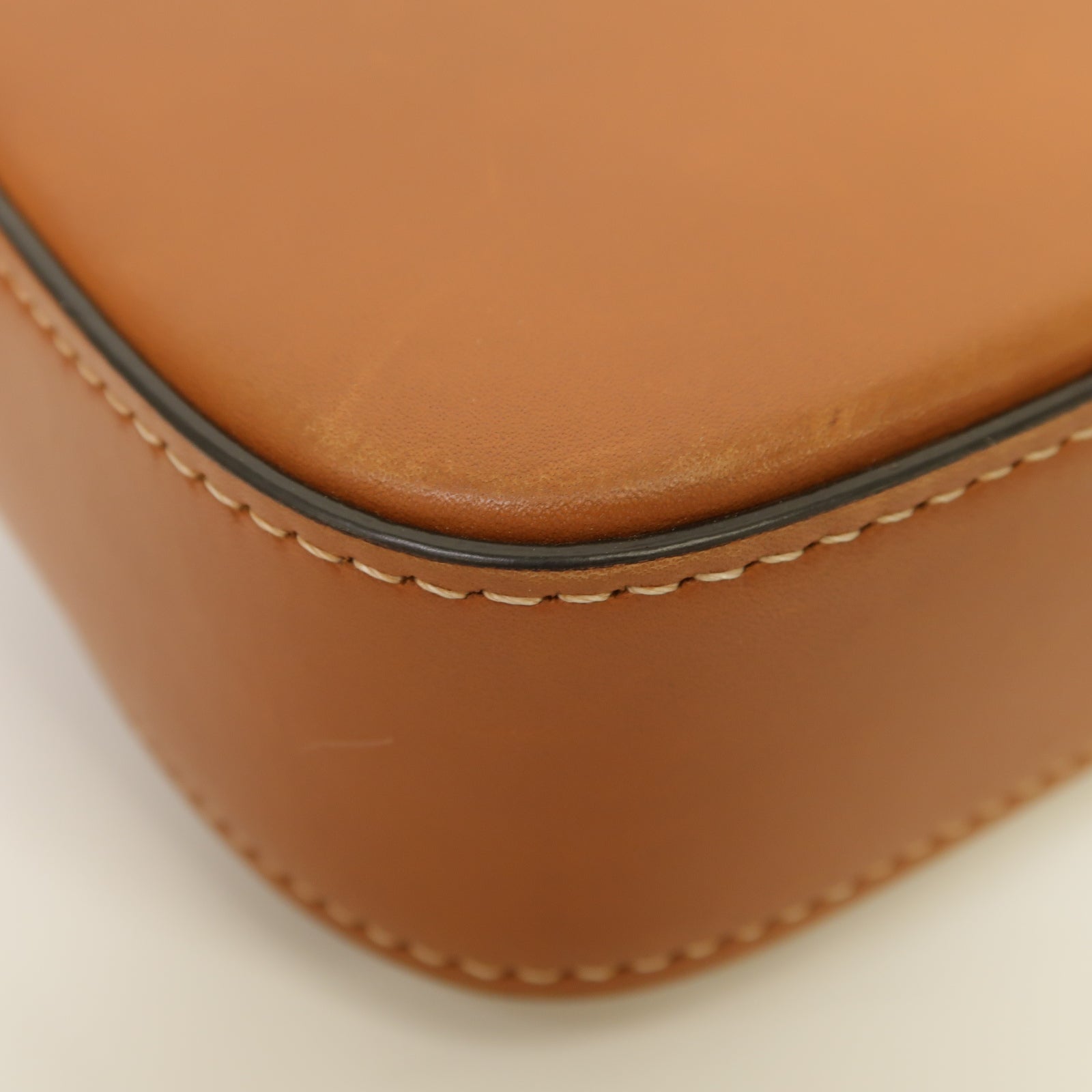 CELINE 牛皮皮革Claude金扣肩背袋棕色