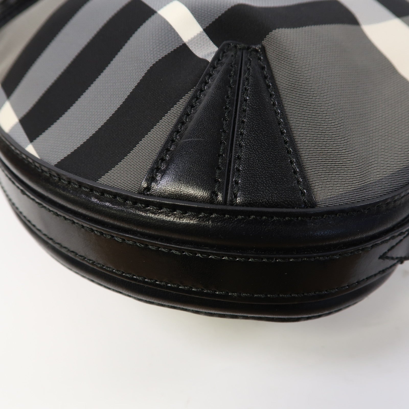 BURBERRY 尼龍Shoulder Bag金扣肩背袋黑色/灰色/白色