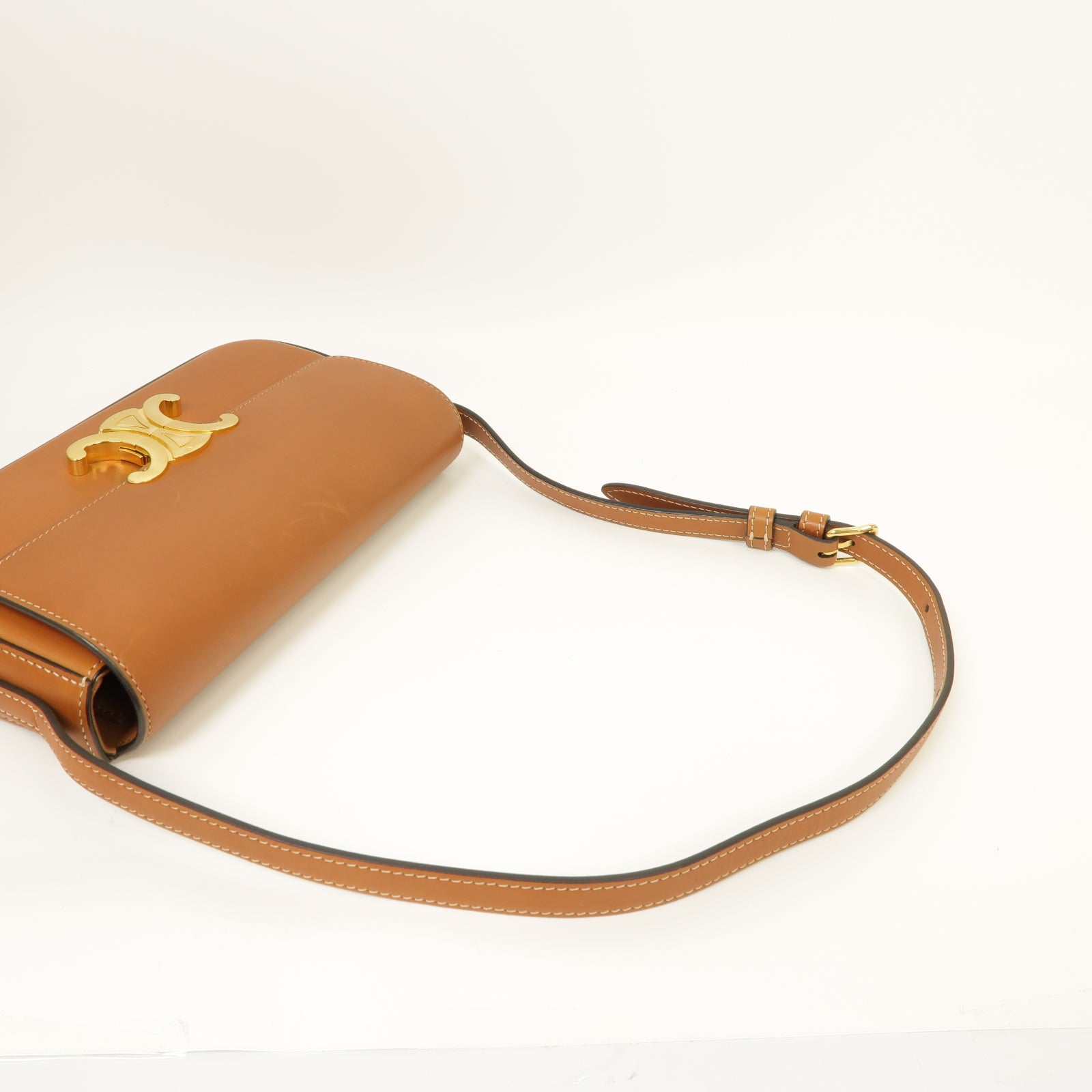 CELINE 牛皮皮革Claude金扣肩背袋棕色
