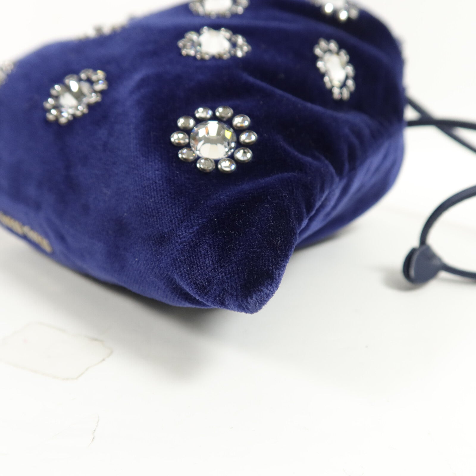 Miu Miu 天鵝絨Shoulder Bag鏈帶肩背袋