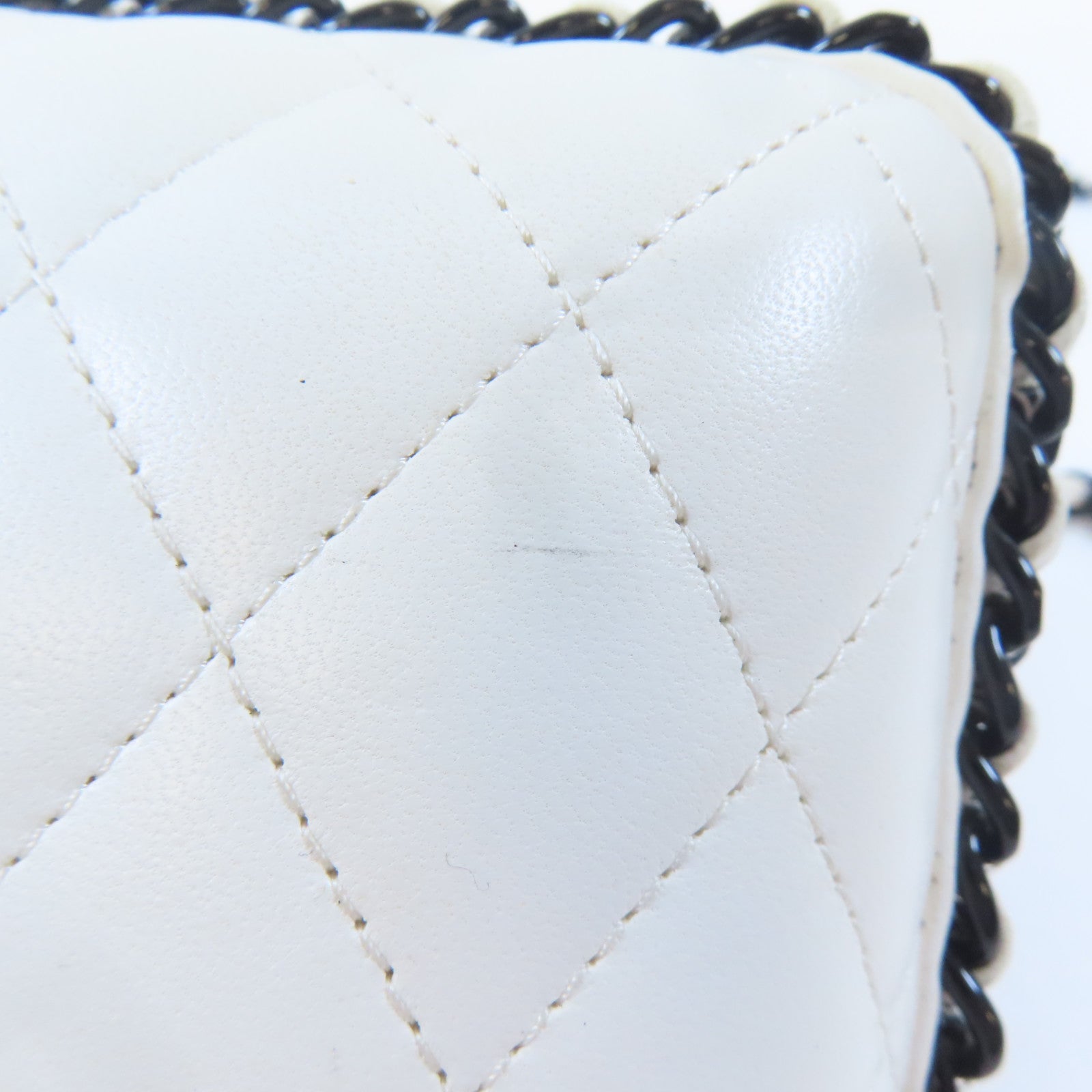 CHANEL 【激減優惠】菱格羊皮皮革Pouch Shoulder鏈帶肩背袋白色