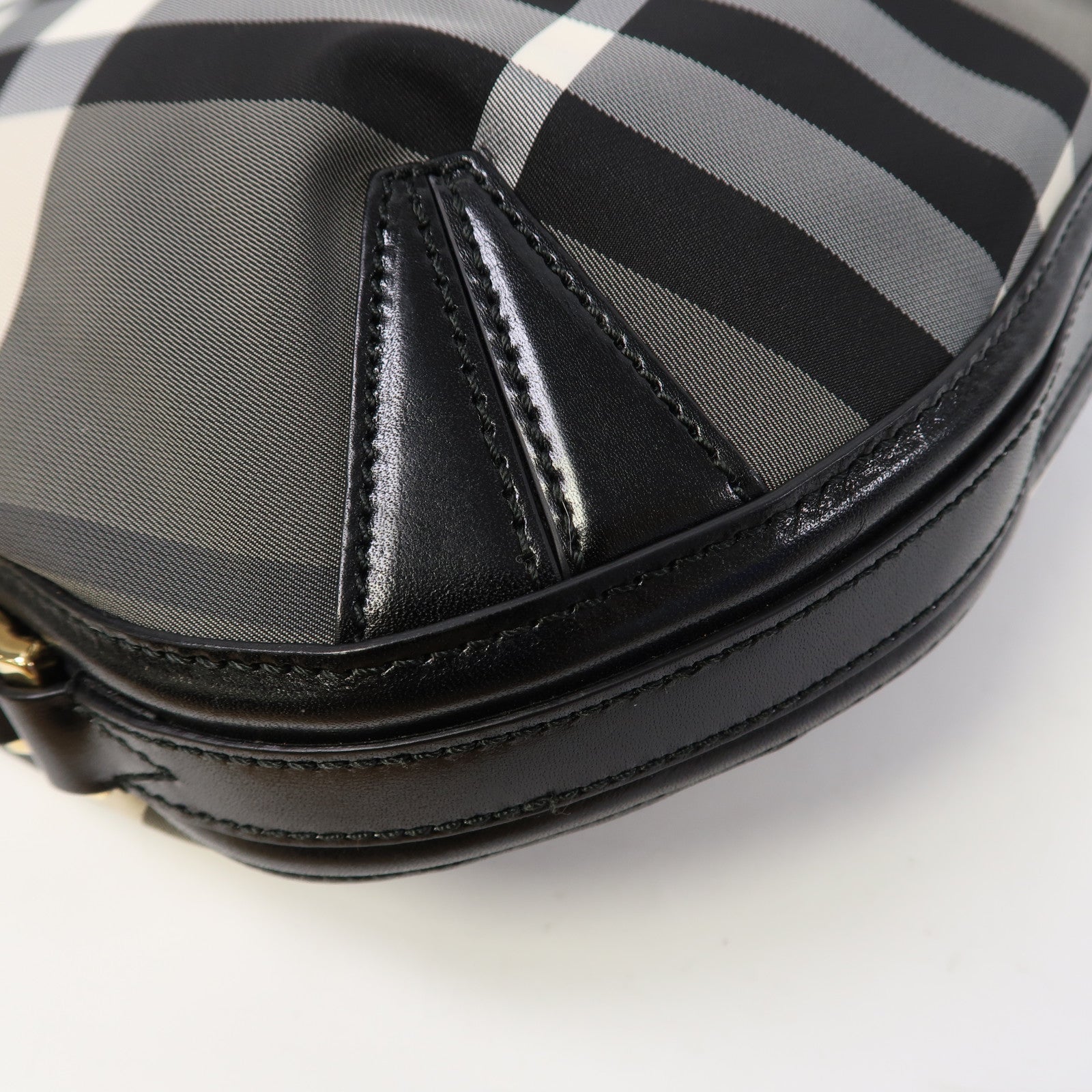 BURBERRY 尼龍Shoulder Bag金扣肩背袋黑色/灰色/白色