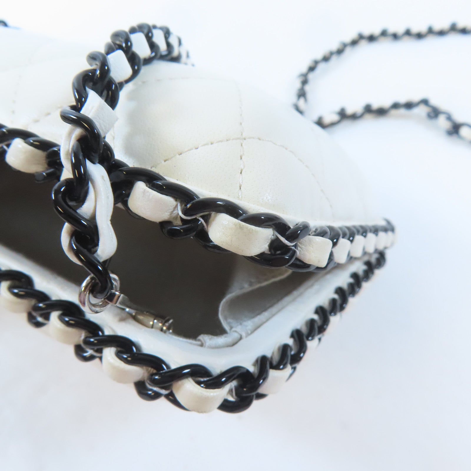CHANEL 【激減優惠】菱格羊皮皮革Pouch Shoulder鏈帶肩背袋白色