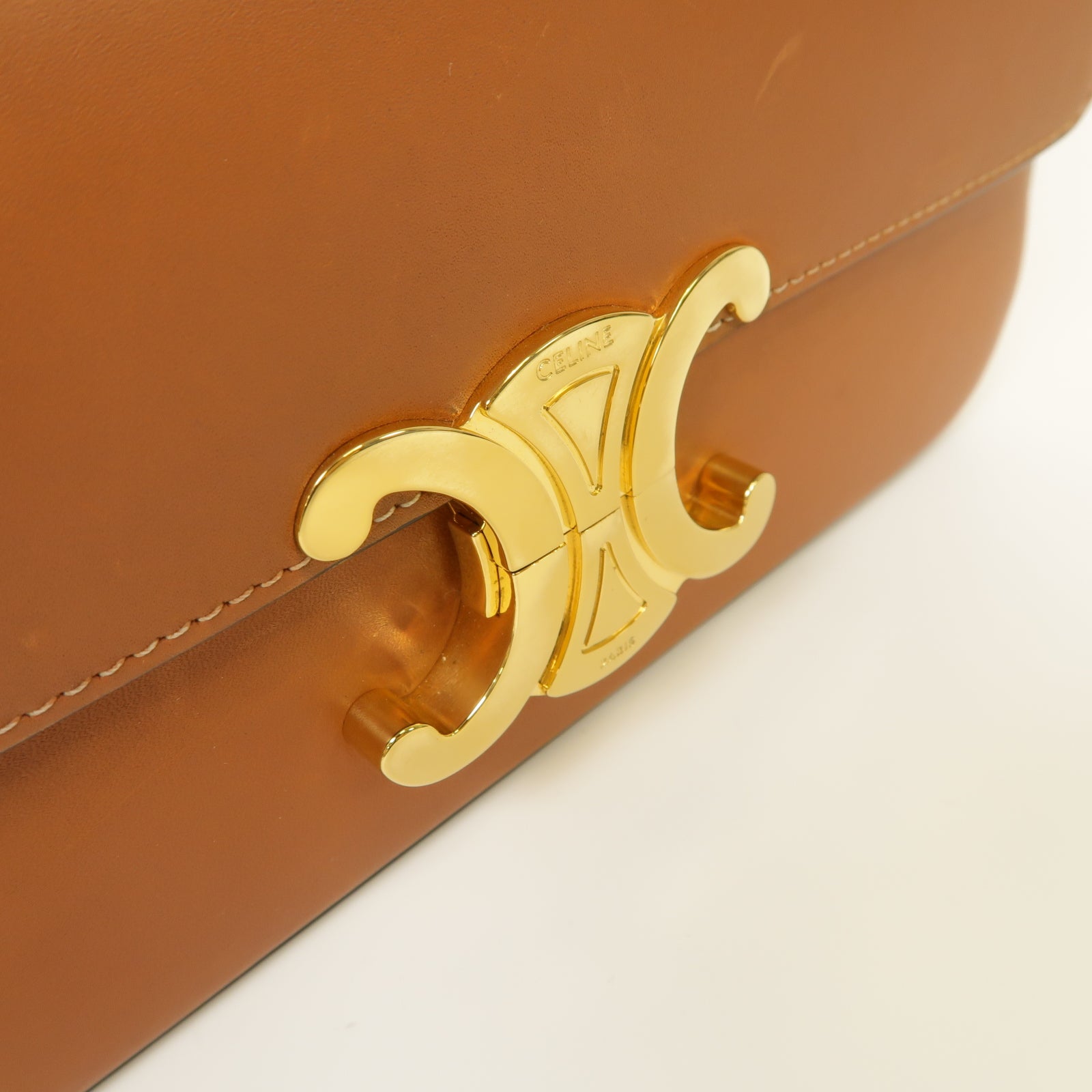 CELINE 牛皮皮革Claude金扣肩背袋棕色
