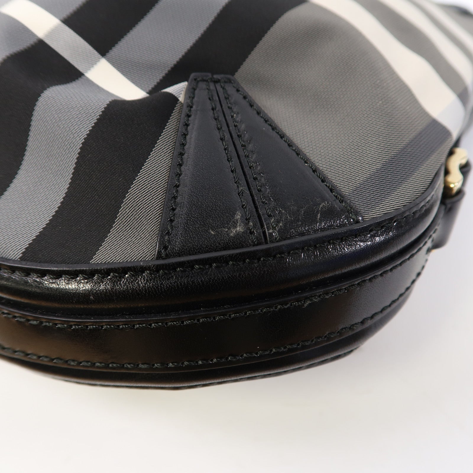 BURBERRY 尼龍Shoulder Bag金扣肩背袋黑色/灰色/白色