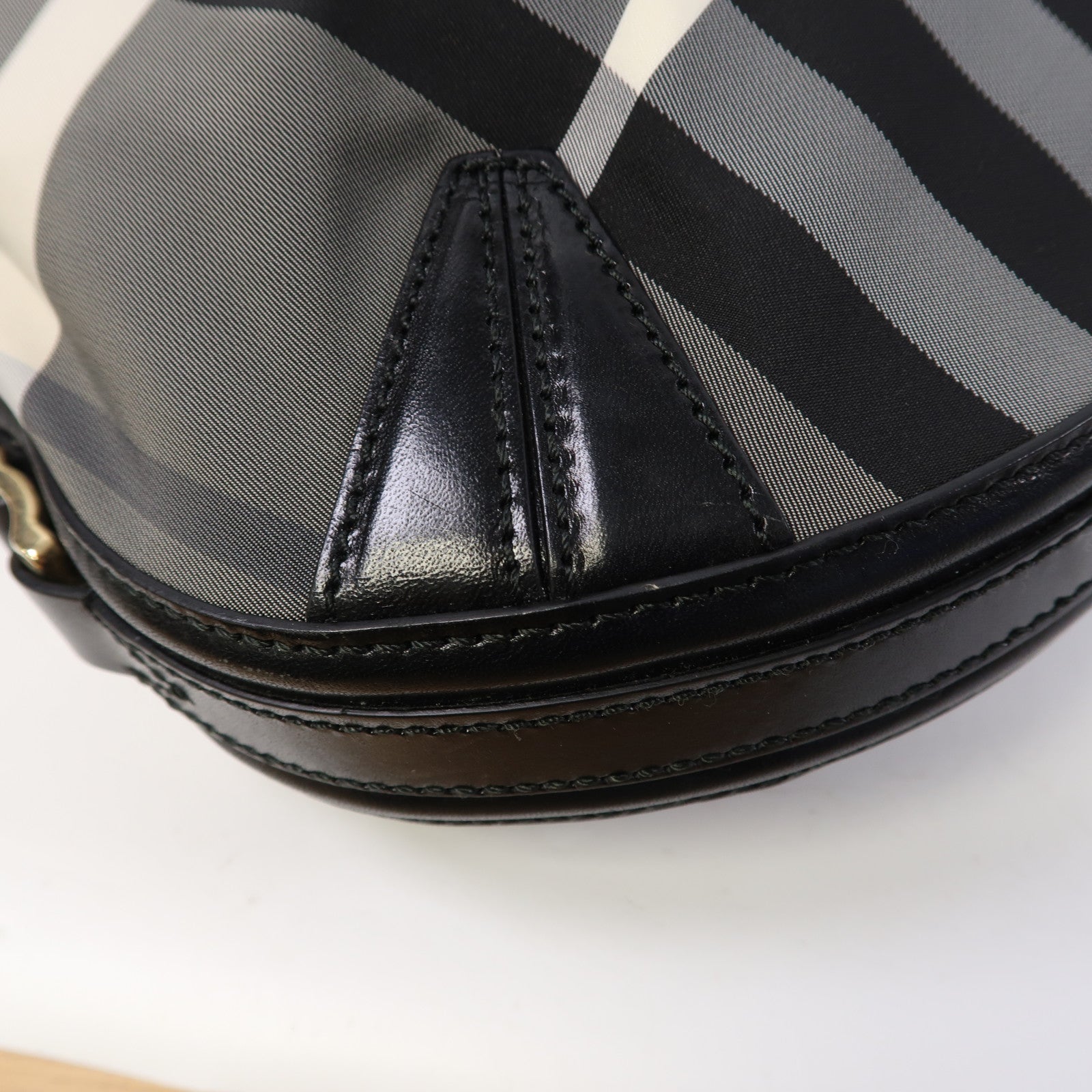 BURBERRY 尼龍Shoulder Bag金扣肩背袋黑色/灰色/白色