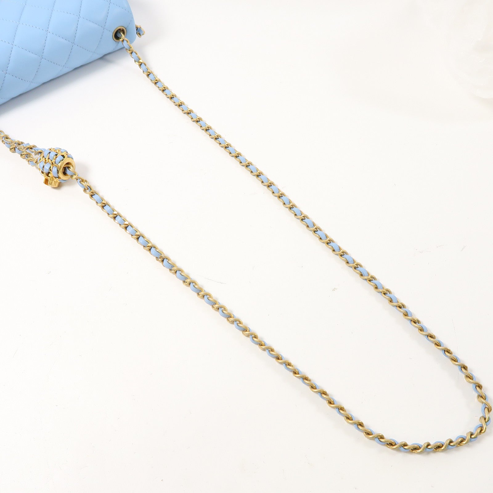 CHANEL 菱格羊皮皮革Chain Shoulder金扣鏈帶肩背袋淺藍色