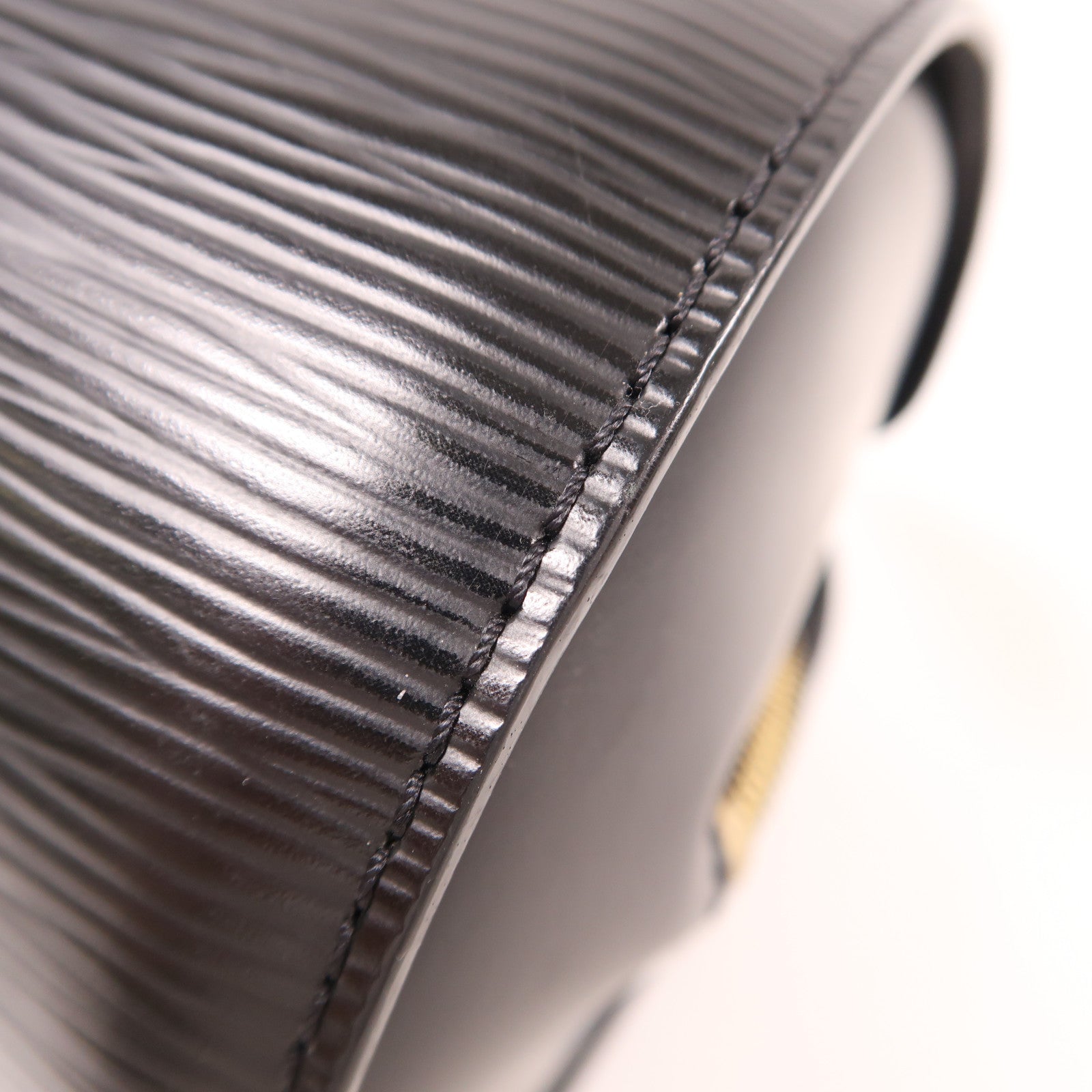 LOUIS VUITTON Epi Soufflot金扣肩背袋黑色