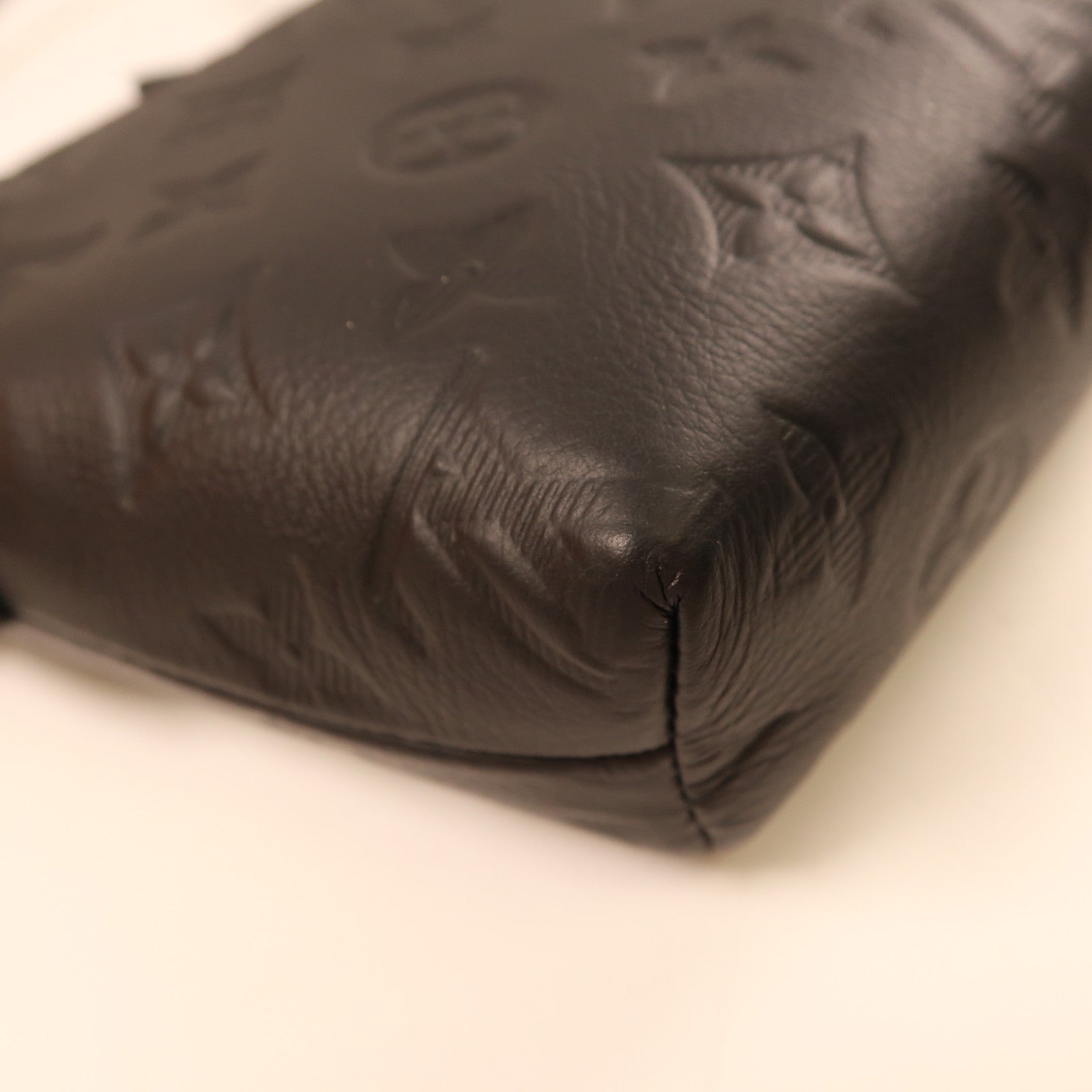 LOUIS VUITTON Monogram Shadow Pulse Wearable Wallet肩背袋黑色
