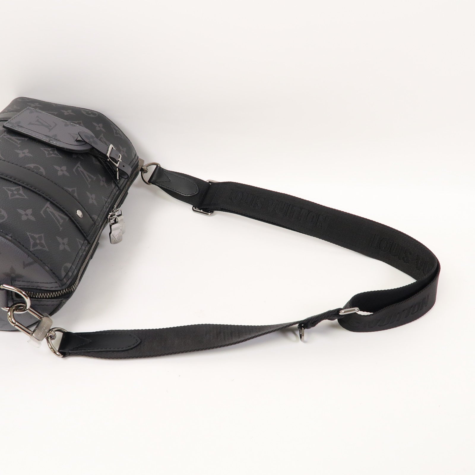 LOUIS VUITTON Monogram Eclipse City keepall肩背袋黑色/灰色