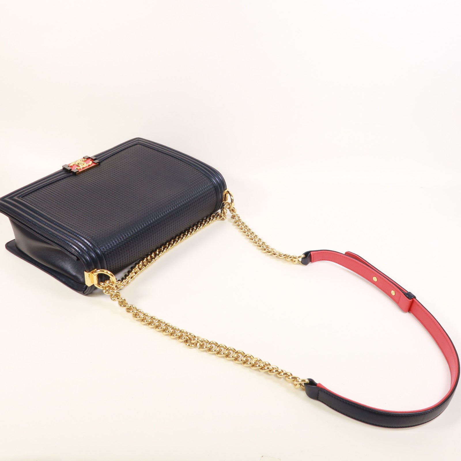 CHANEL 牛皮皮革Boy 30鏈帶肩背袋