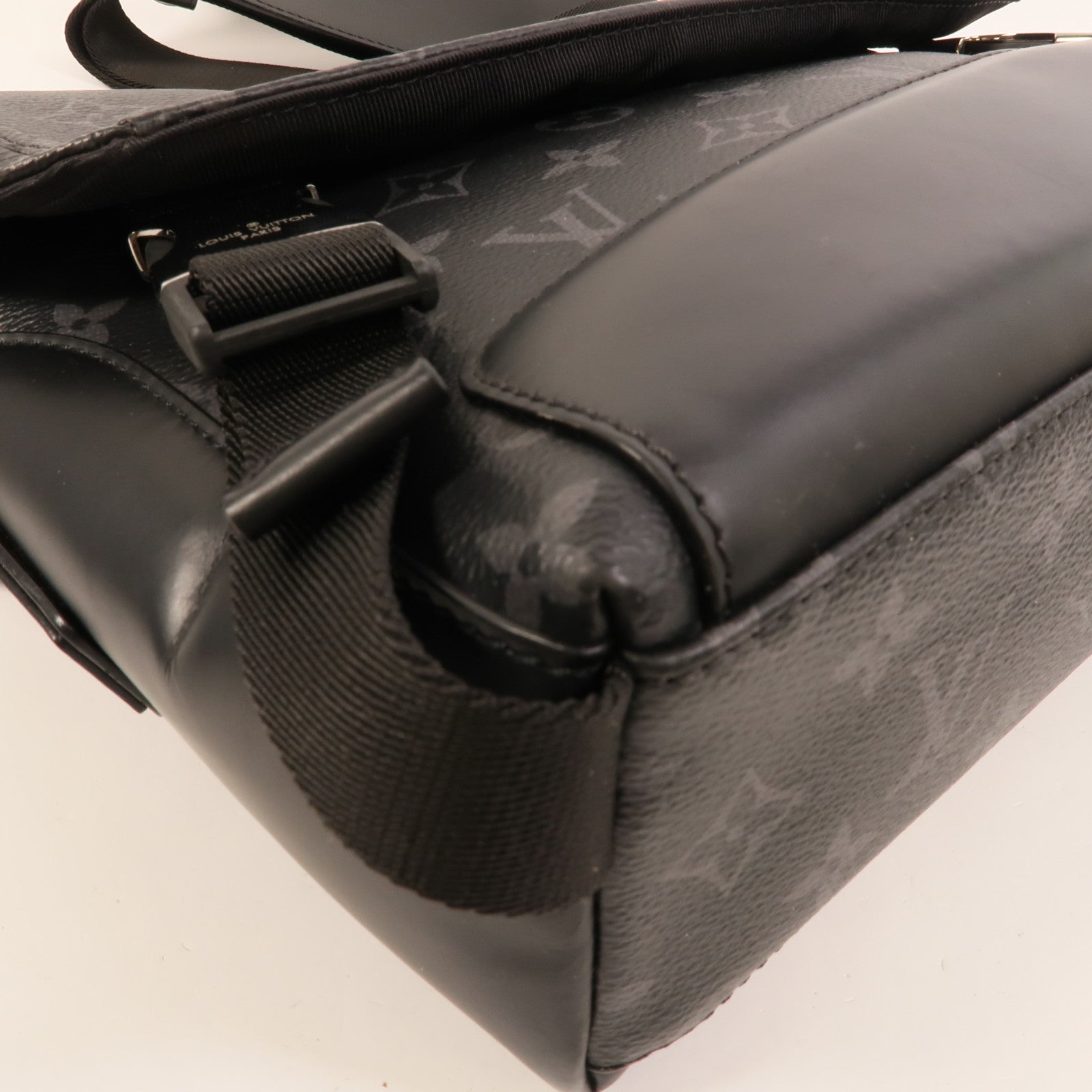 LOUIS VUITTON Monogram Eclipse Messenger PM Voyager銀扣肩背袋