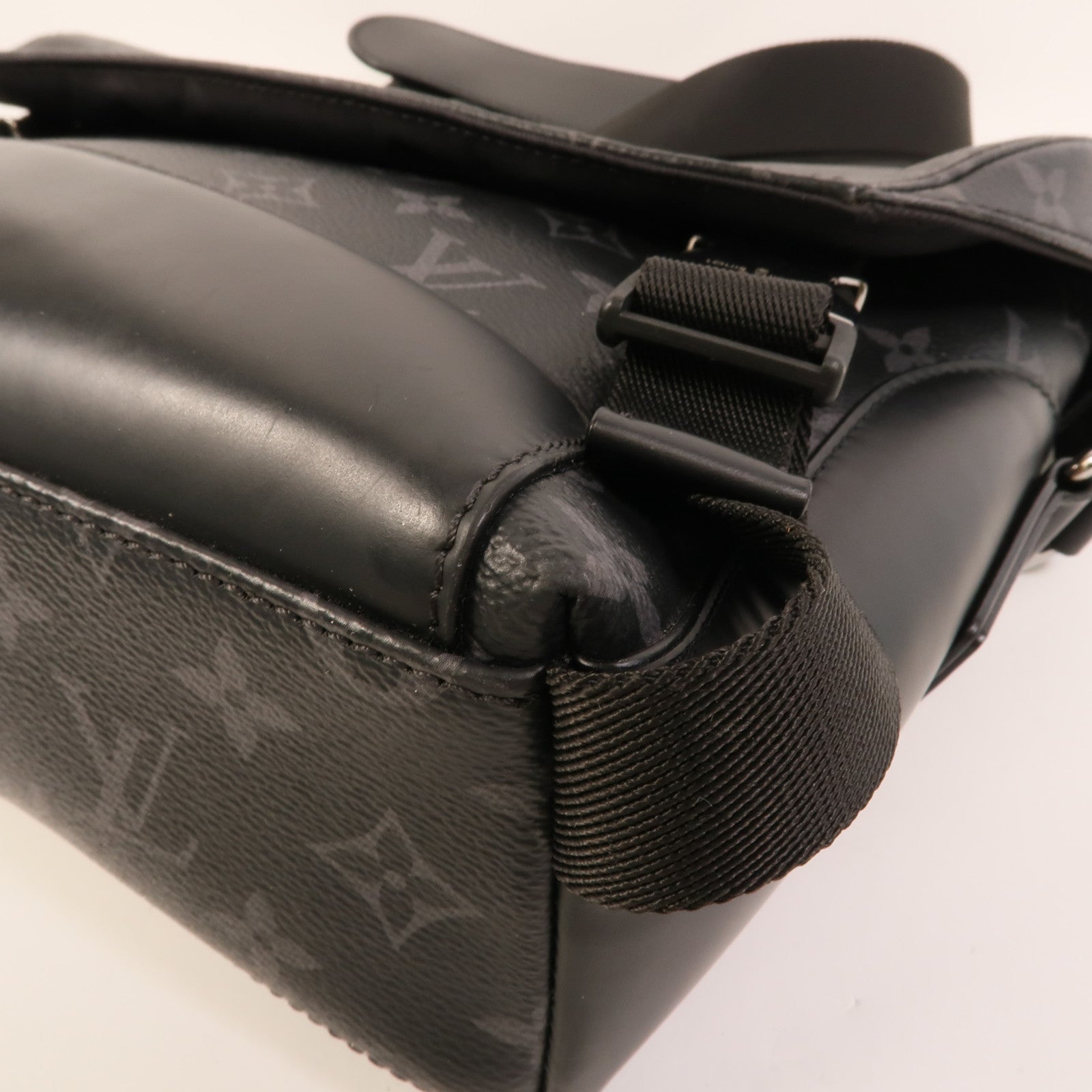 LOUIS VUITTON Monogram Eclipse Messenger PM Voyager銀扣肩背袋